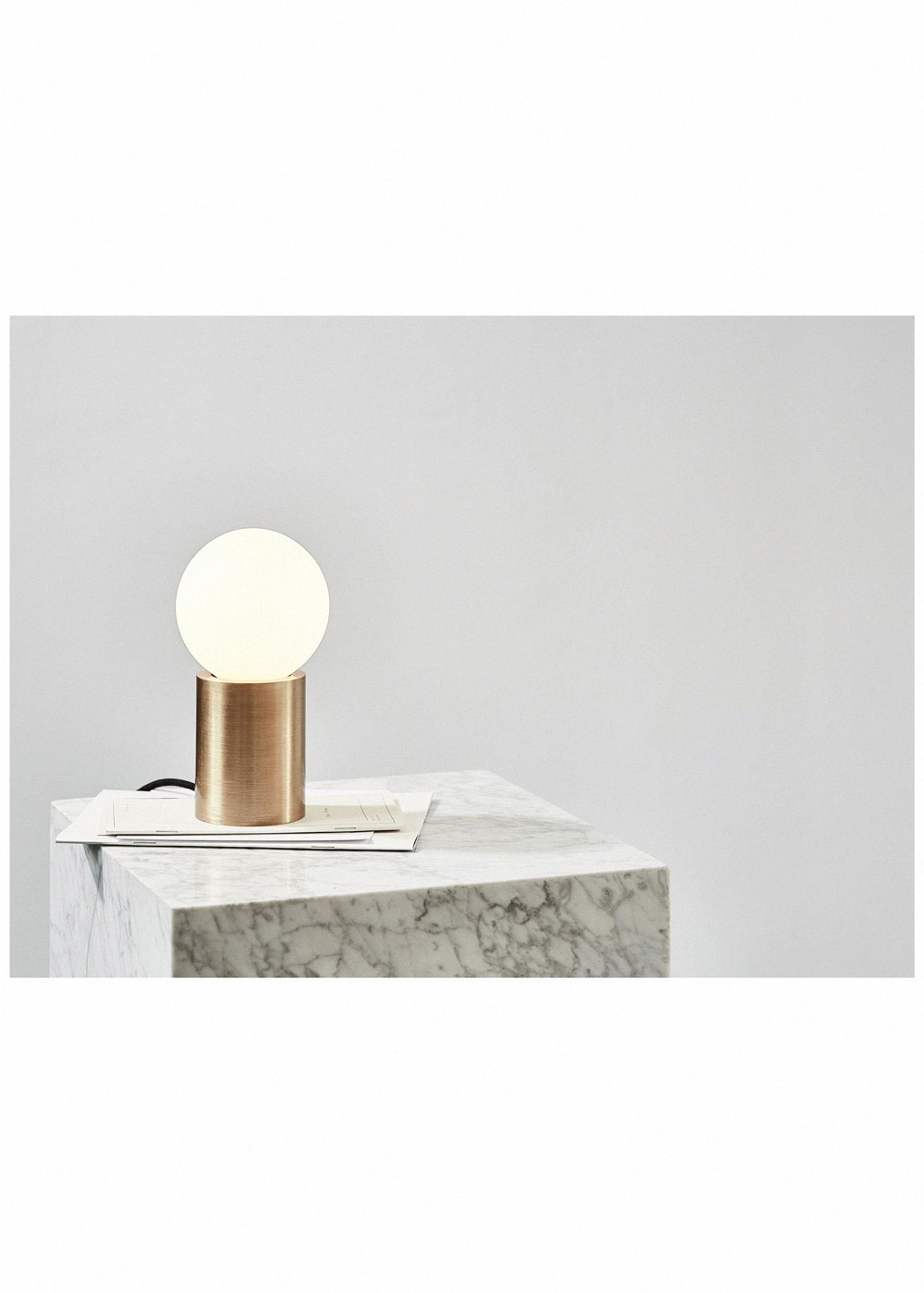 MENU - - Plinth - Cubic / White