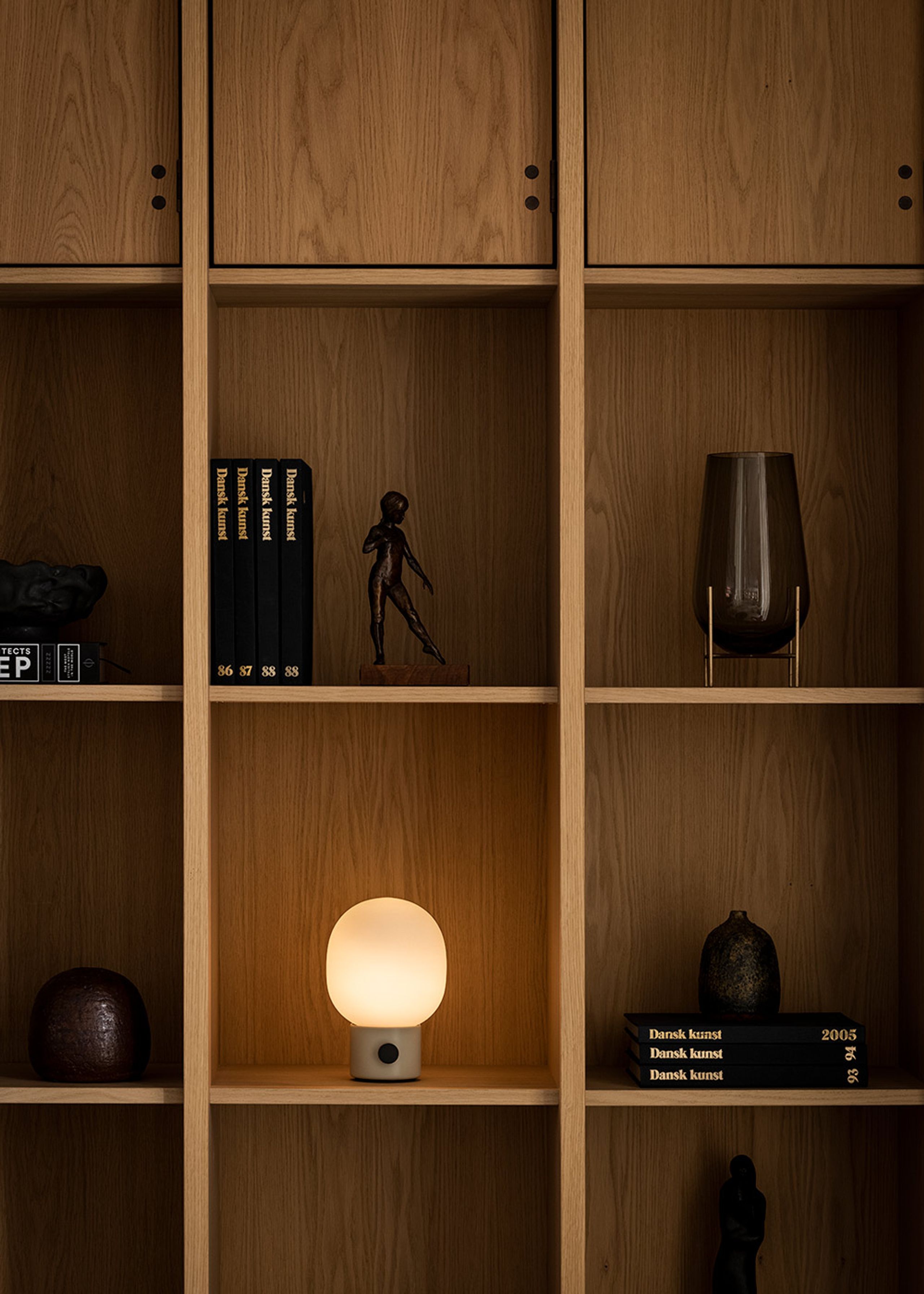 MENU - Lampa stołowa - JWDA Table Lamp - Portable - Alabaster White