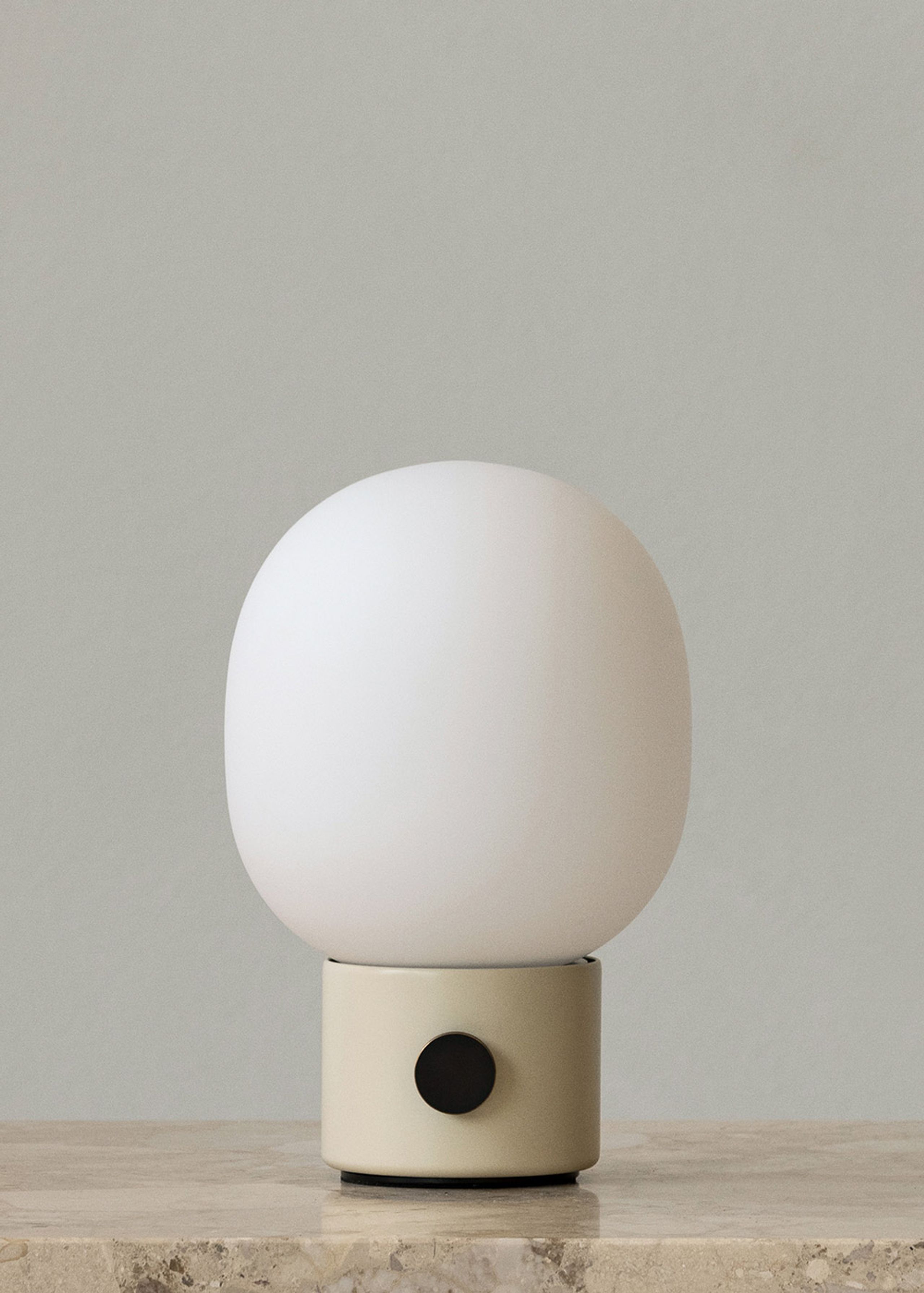 MENU - Lampa stołowa - JWDA Table Lamp - Portable - Alabaster White