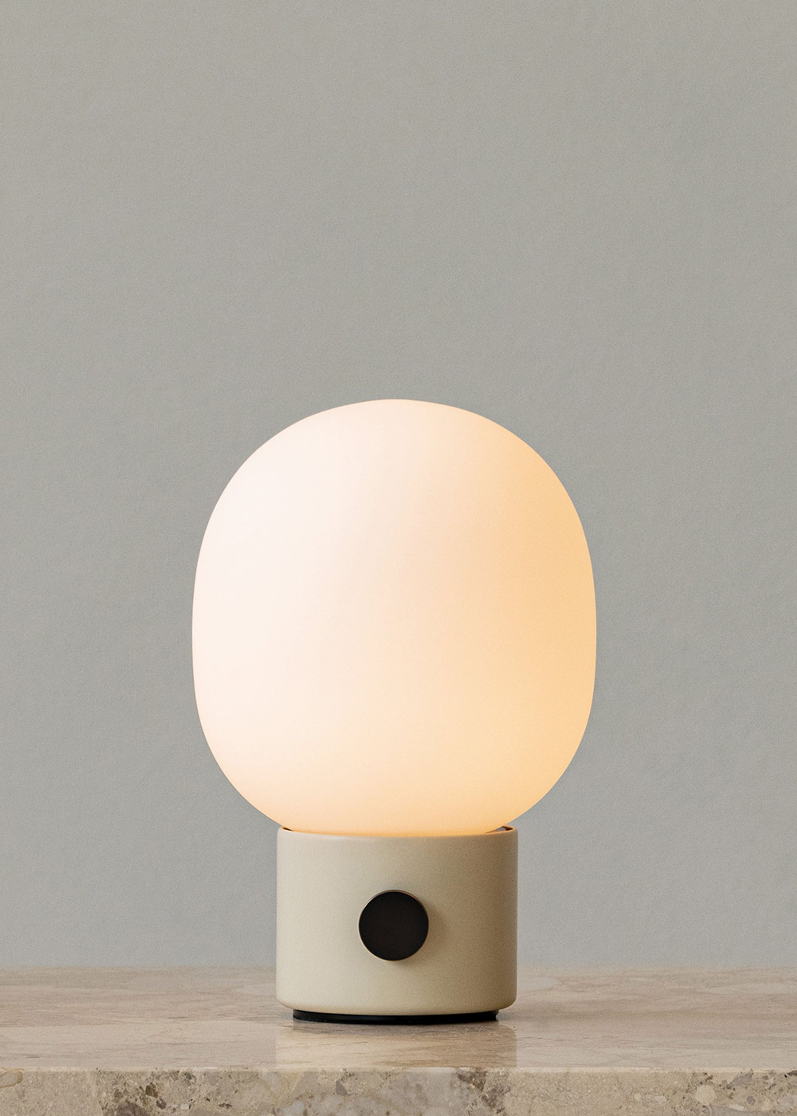 MENU - Lampa stołowa - JWDA Table Lamp - Portable - Alabaster White