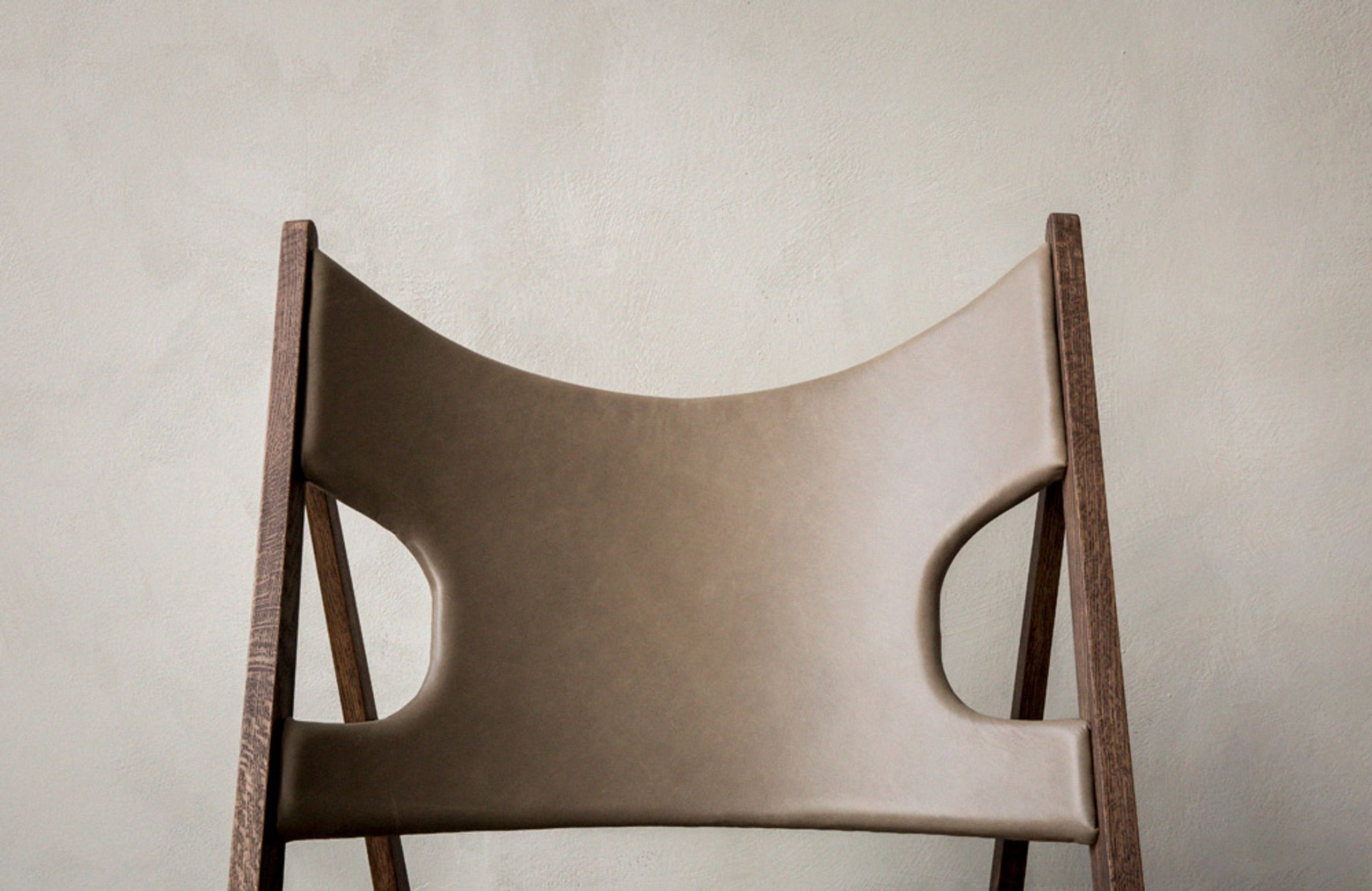 MENU - Lænestol - Knitting Chair - Dark Stained Oak / Safire 0012