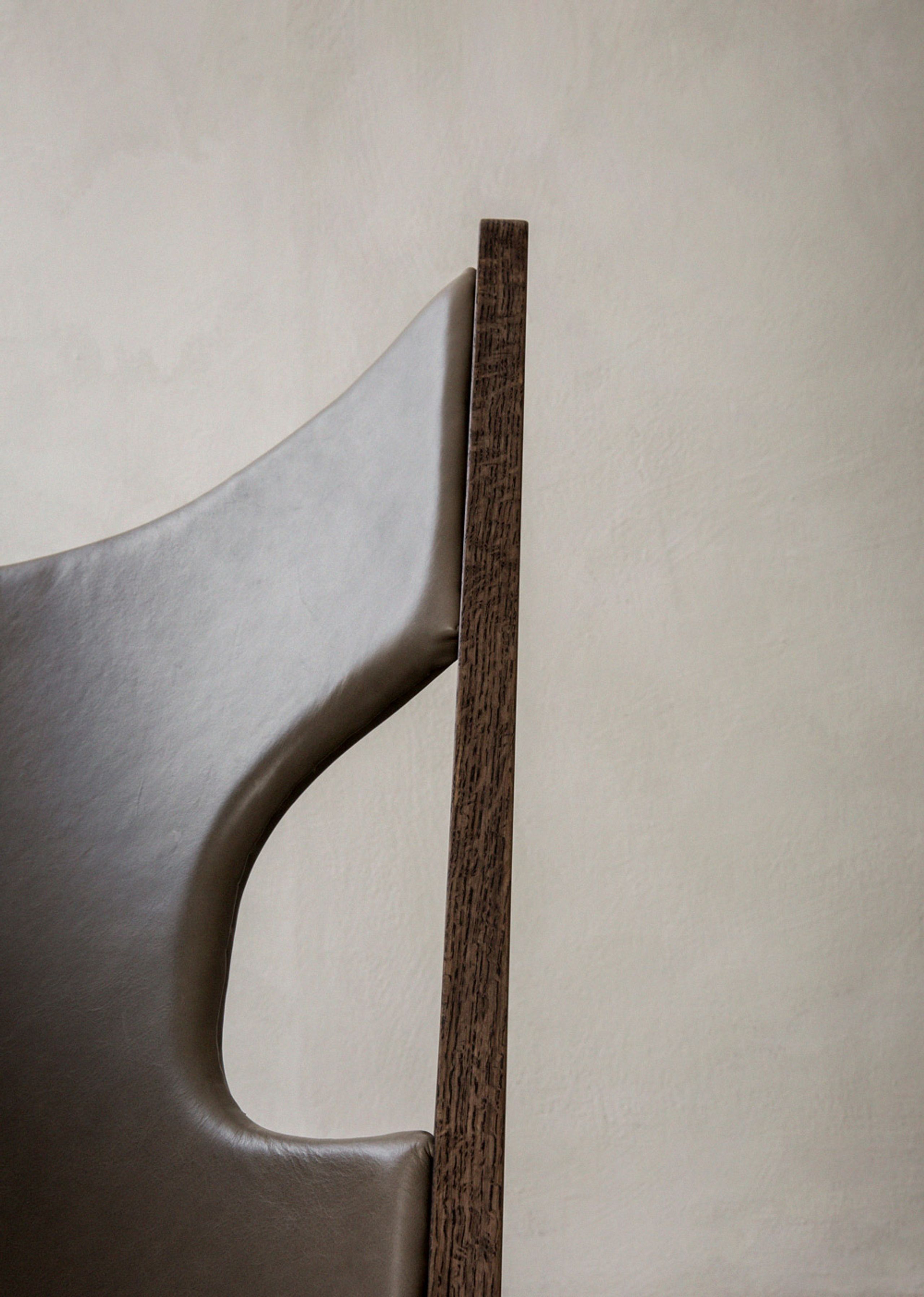 MENU - Lænestol - Knitting Chair - Natural Oak / Dunes Cognac 21000