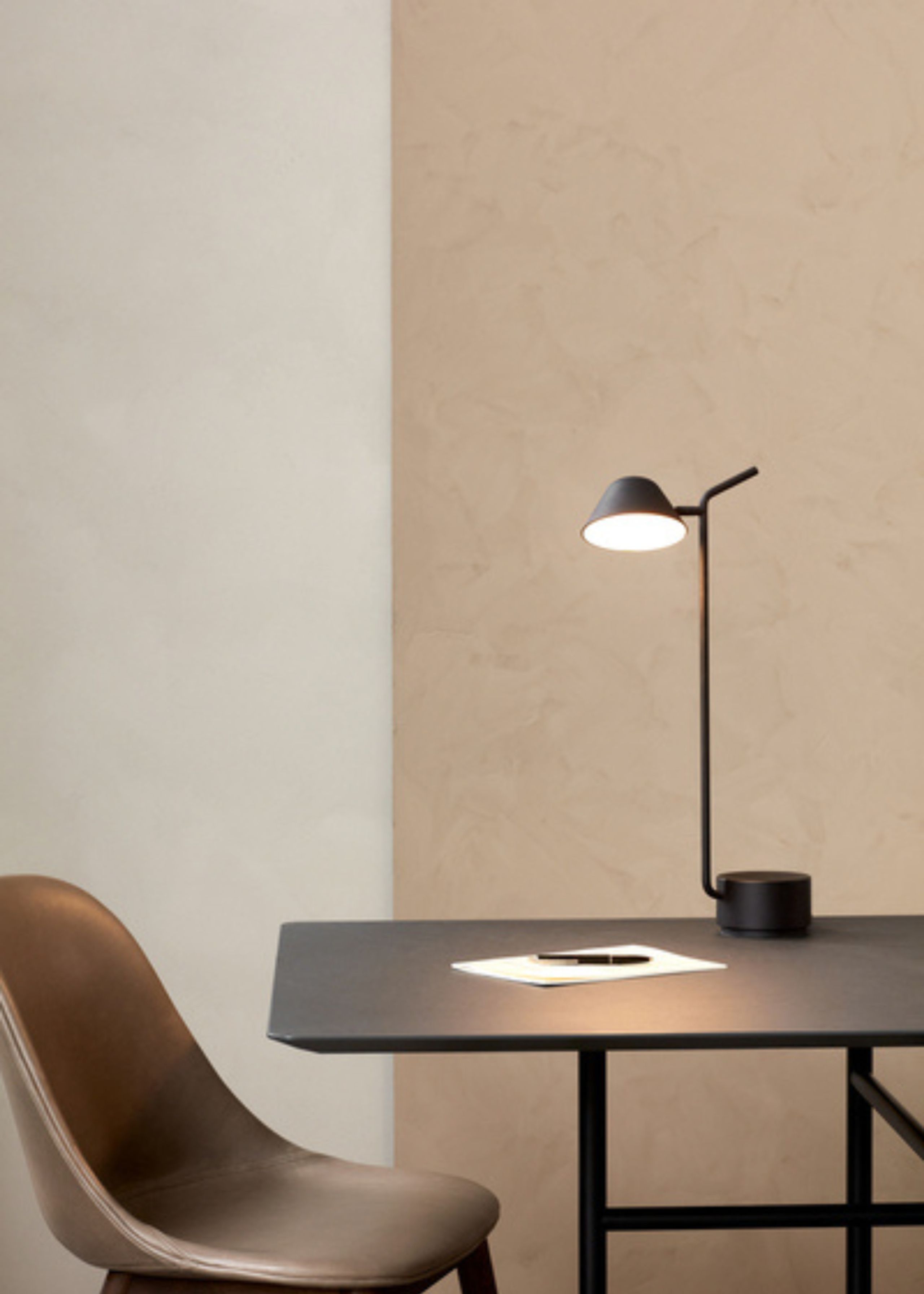 MENU - Lamp - Peek Lamp - Black - Table