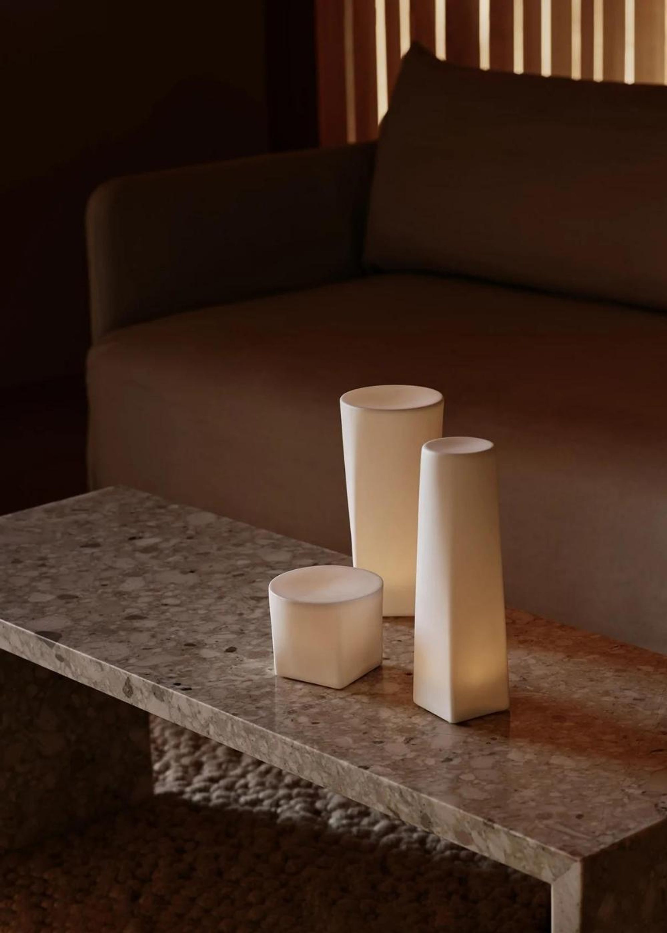 MENU - Mesa de centro - Plinth Bridge - Kunis Breccia