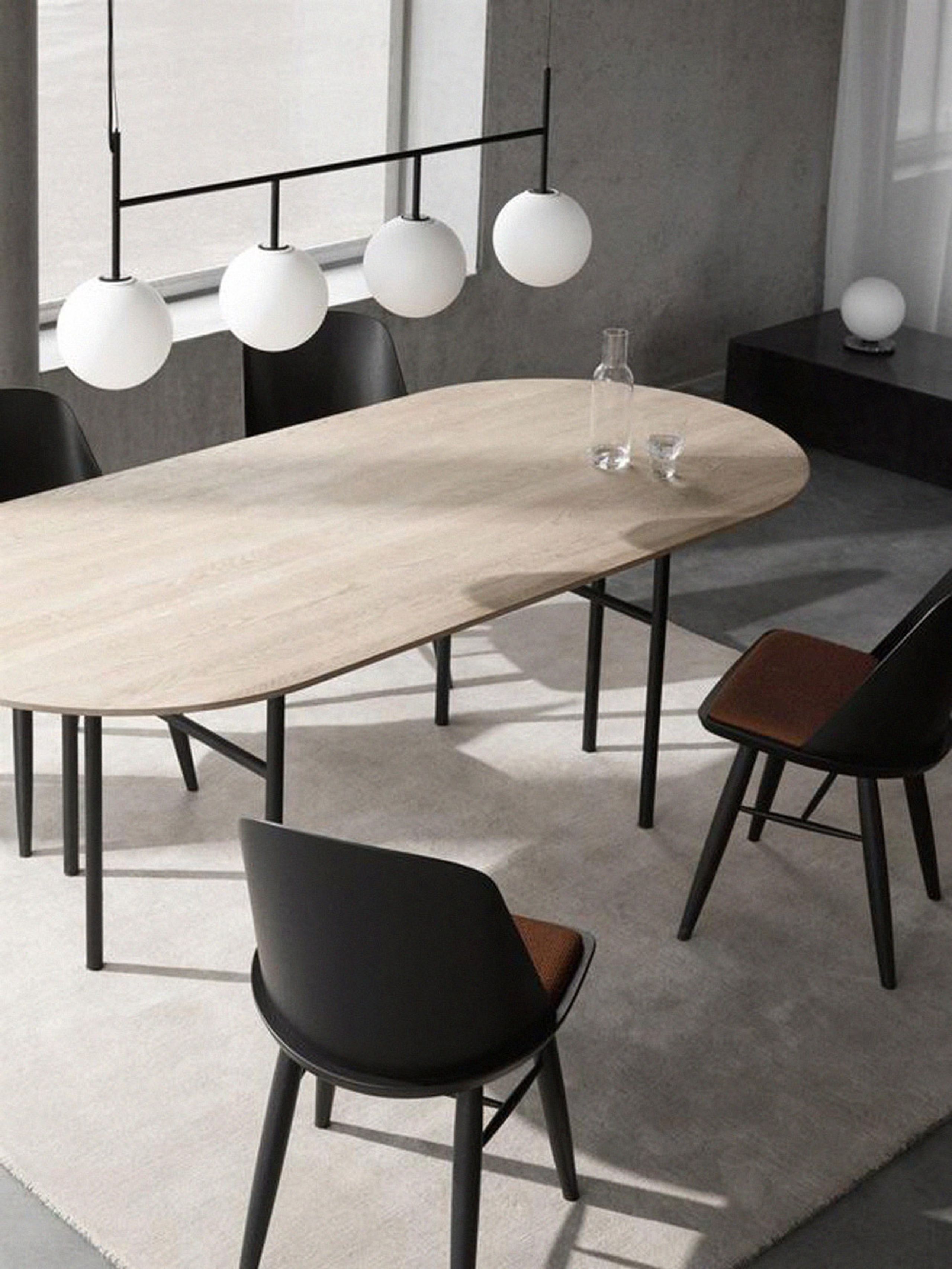 MENU - Spisebord - Snaregade Oval Dining Table - Light Grey/Mushroom Linoleum