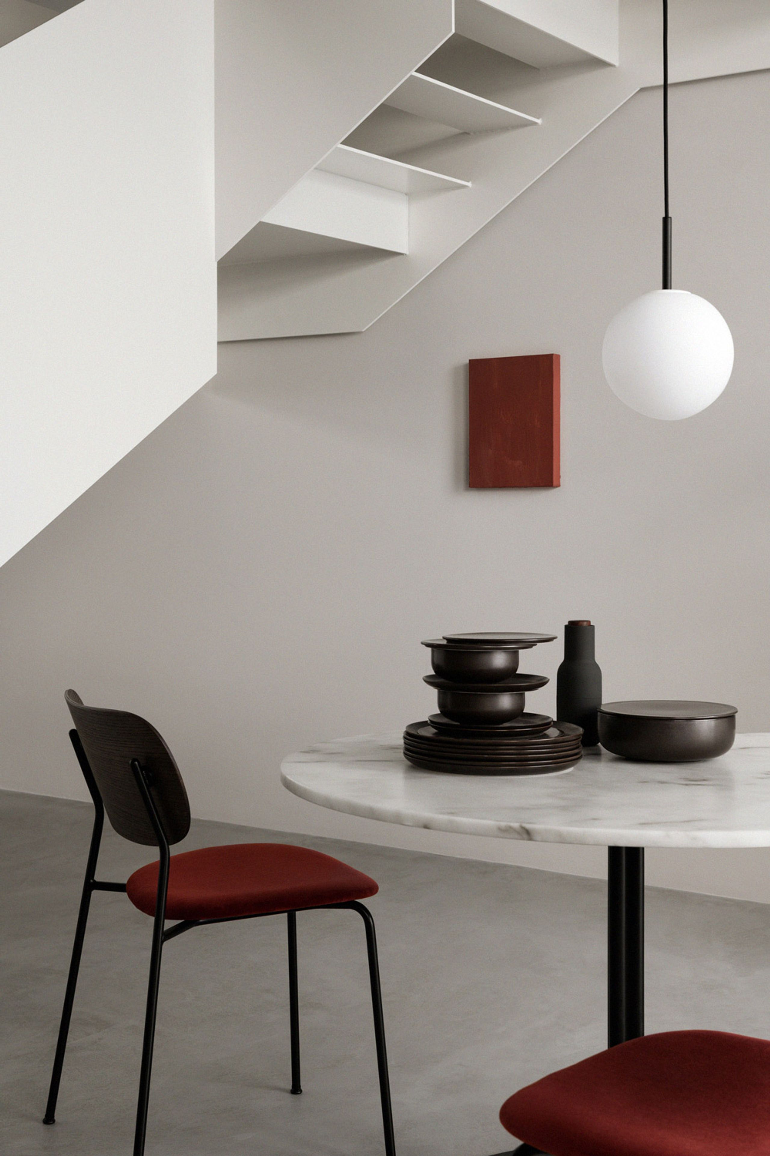 MENU - Chaise - Co Chair w. Armrest / Black Base - Solid Black Oak