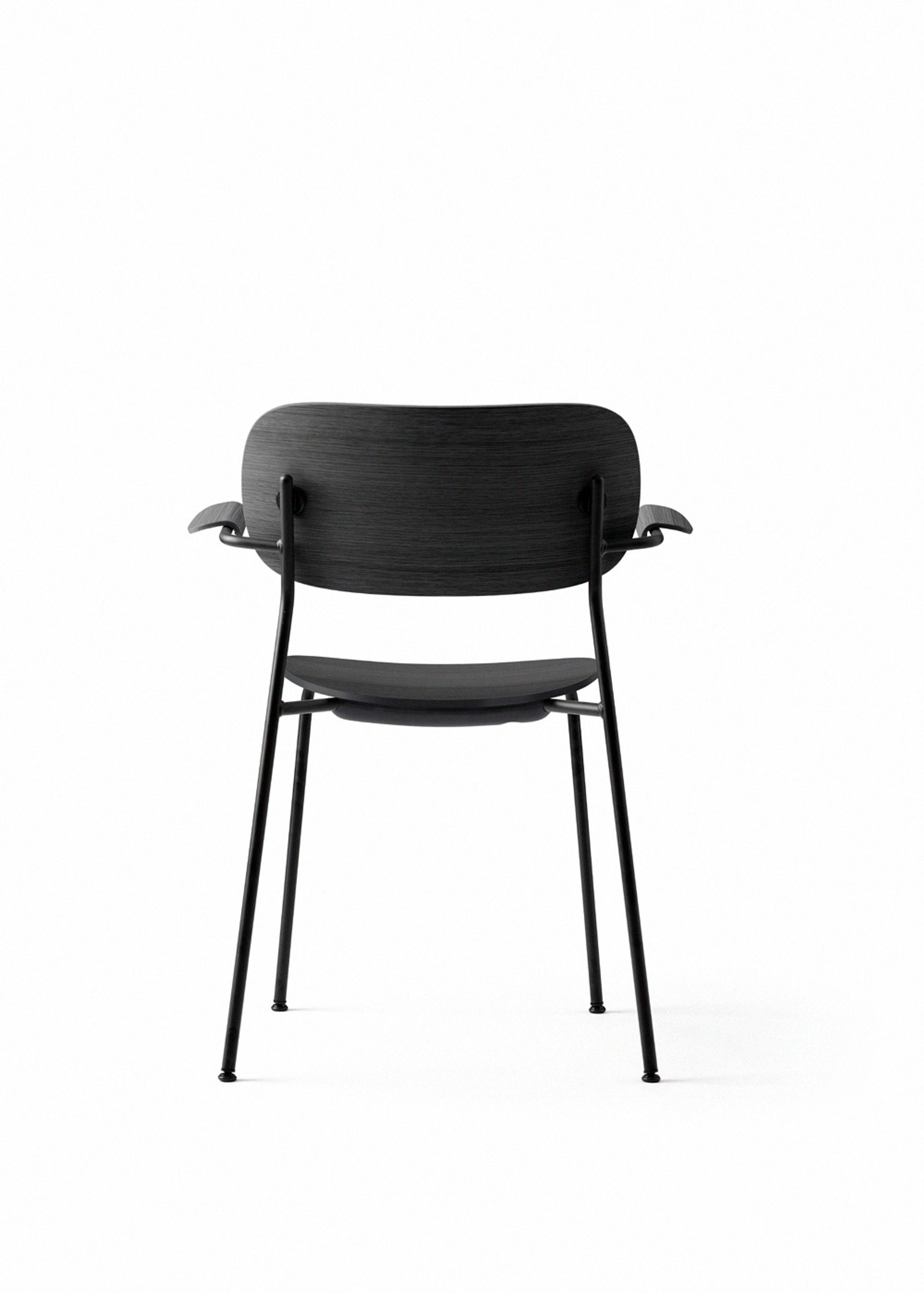 MENU - Chaise - Co Chair w. Armrest / Black Base - Solid Black Oak