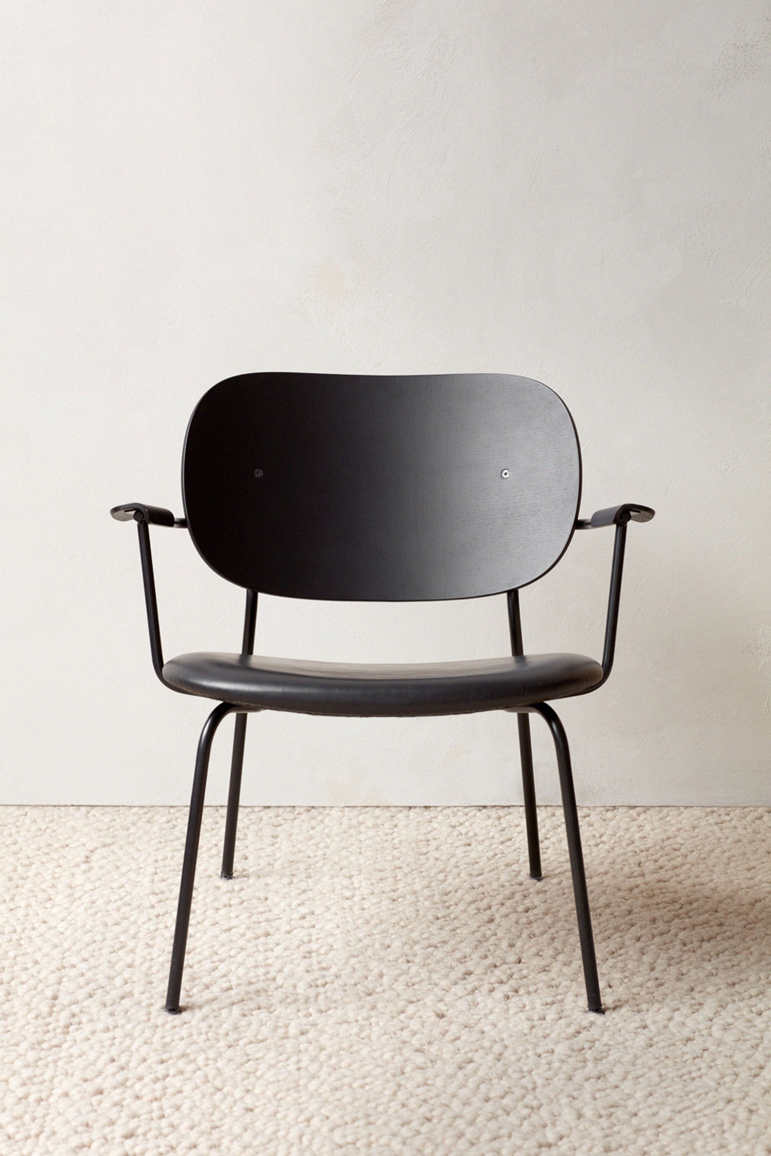 MENU - Stuhl - Co Lounge Chair - Upholstery: Maple 222 / Dark Stained Oak