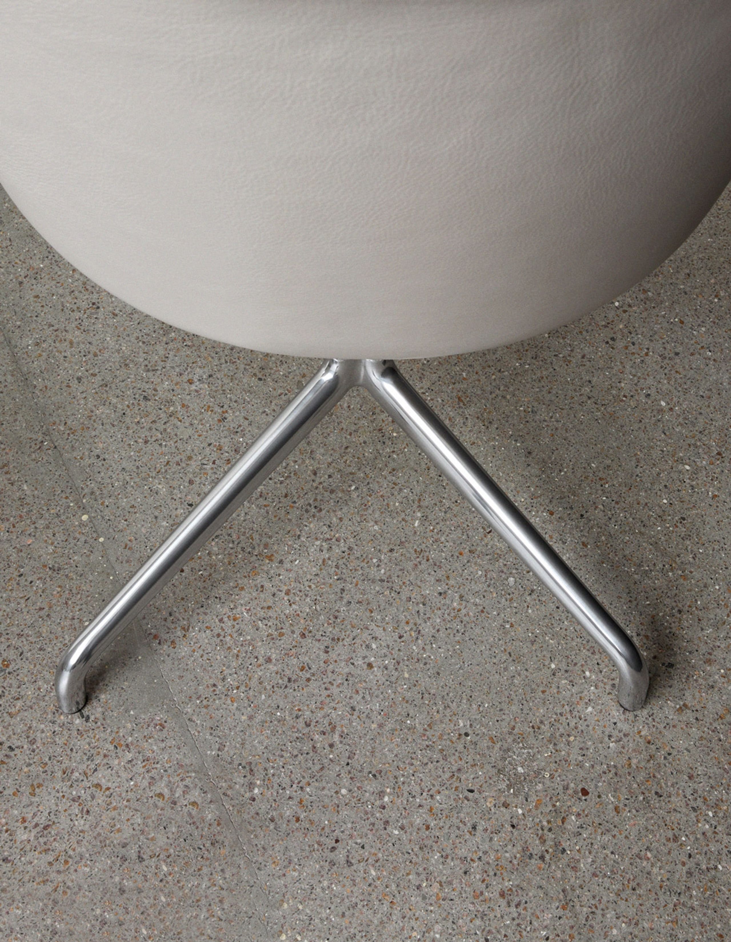 Audo Copenhagen - Jídelní židle - Harbour Dining Chair / Black Star Base w. Swivel - Upholstery: Dakar 0842