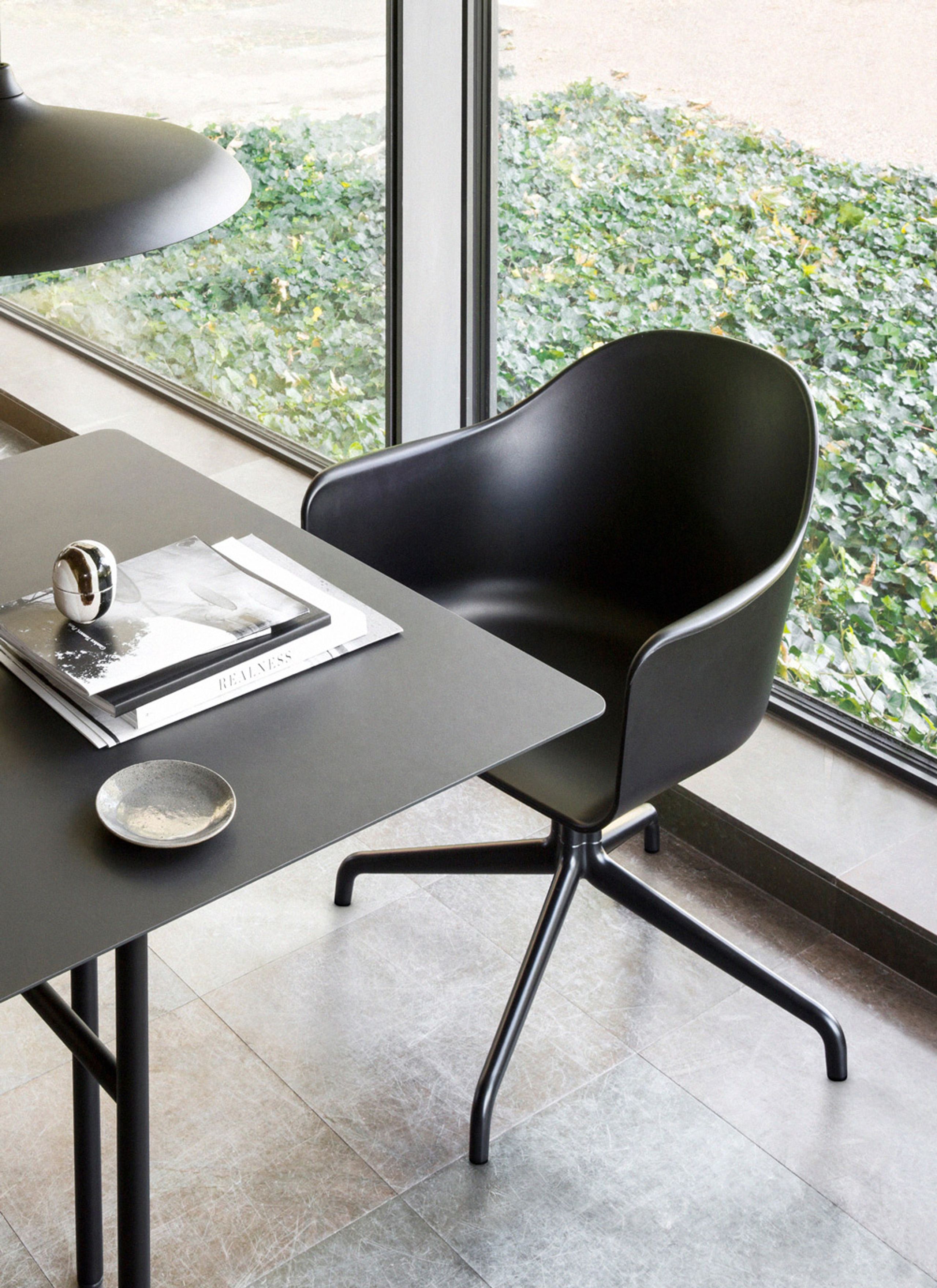 MENU - Krzesło - Harbour Dining Chair / Black Star Base w. Swivel - Upholstery: Hallingdal 65, 0270