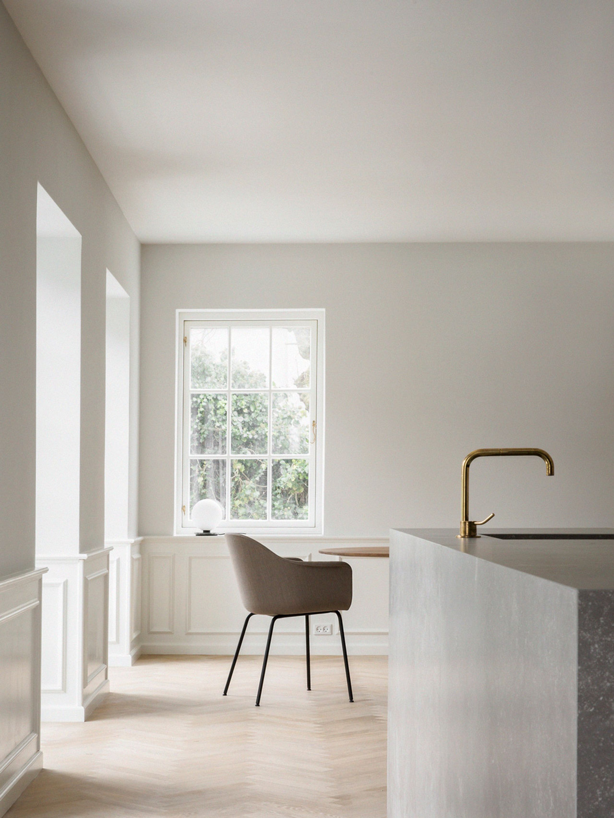 MENU - Chair - Harbour Dining Chair / Black Steel Base - Black