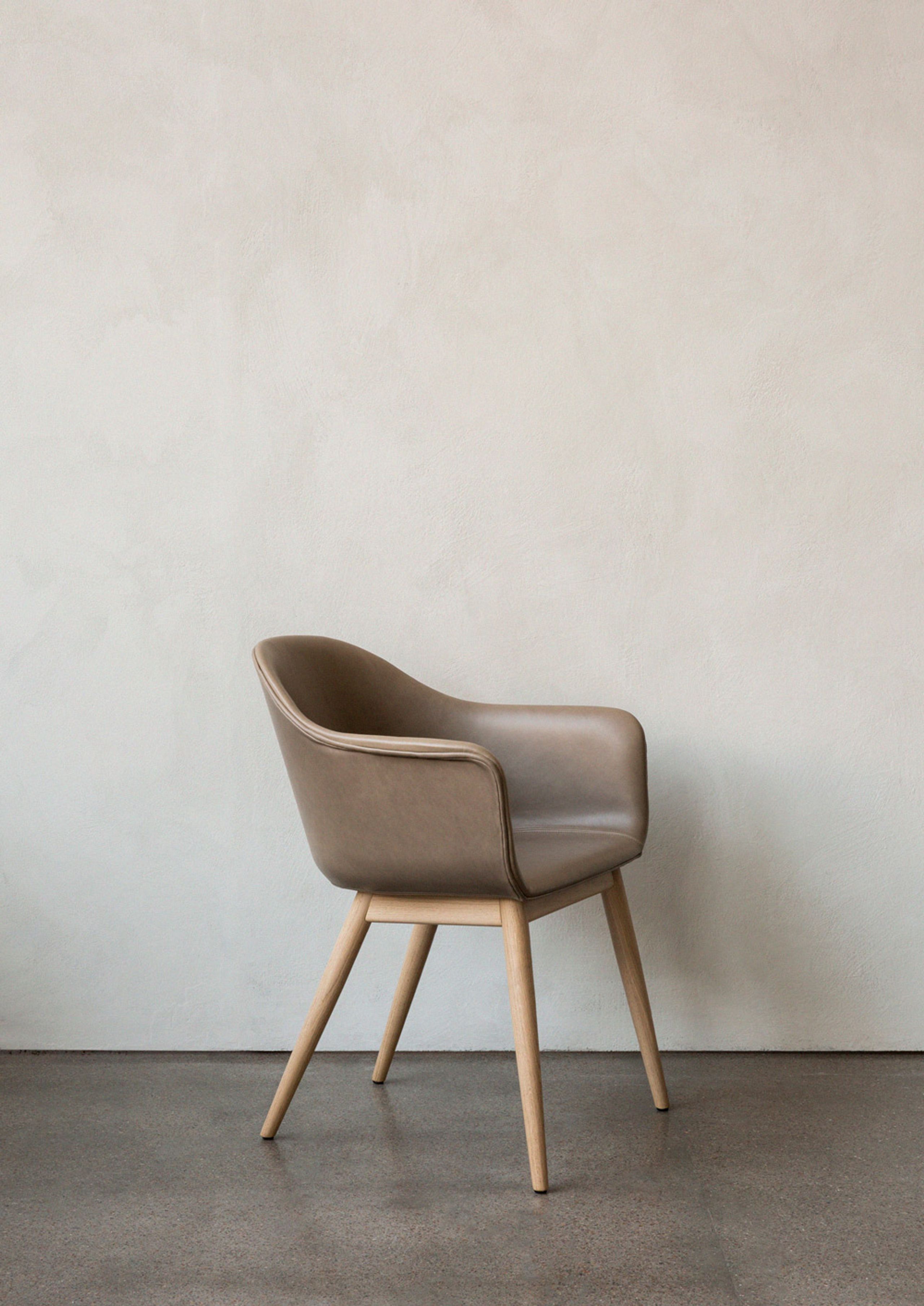 MENU - Sedia - Harbour Dining Chair / Natural Oak Base - Burned Red
