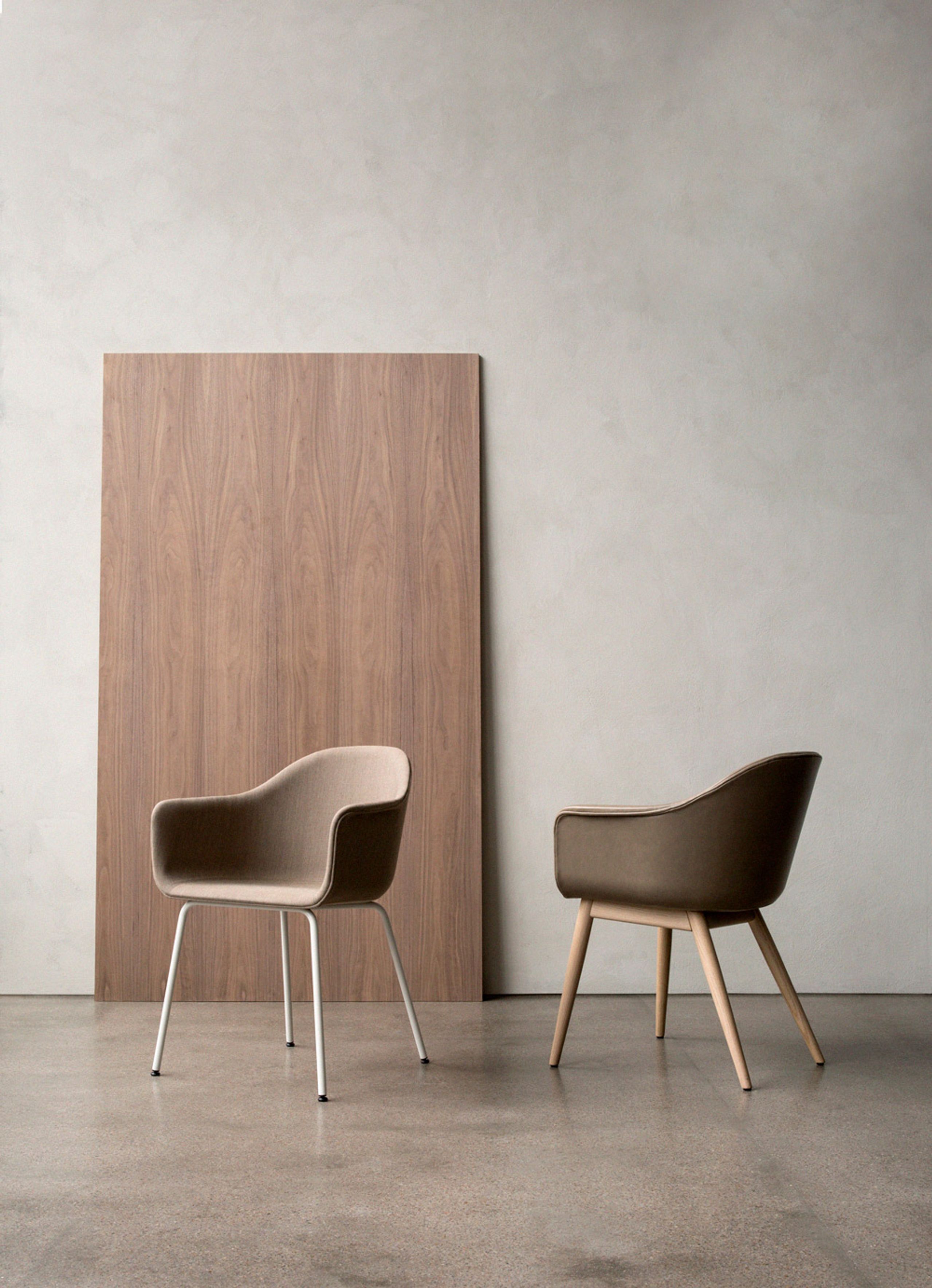 Audo Copenhagen - Jídelní židle - Harbour Dining Chair / Dark Stained Oak Base - Khaki