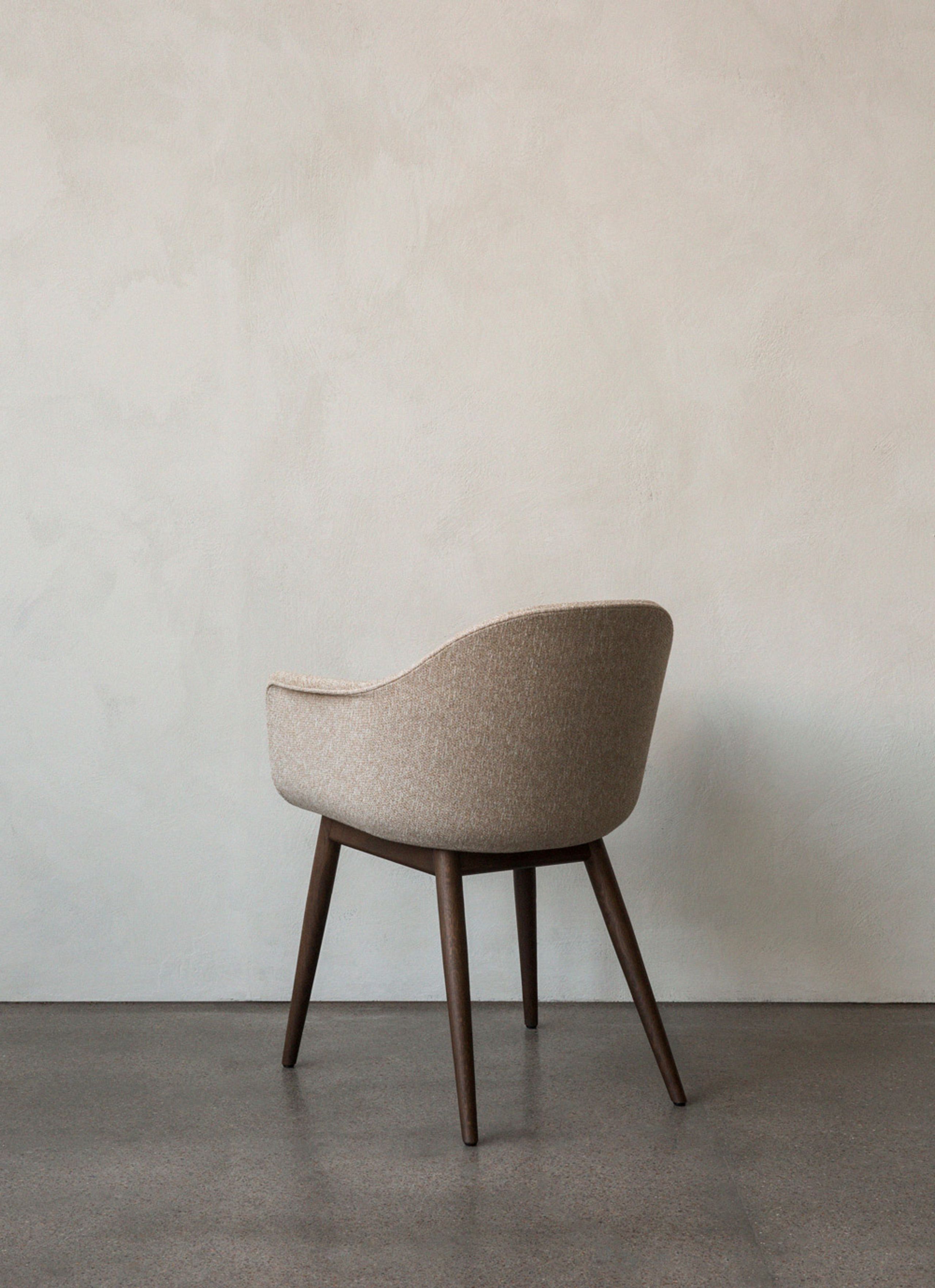 Audo Copenhagen - Jídelní židle - Harbour Dining Chair / Dark Stained Oak Base - Khaki