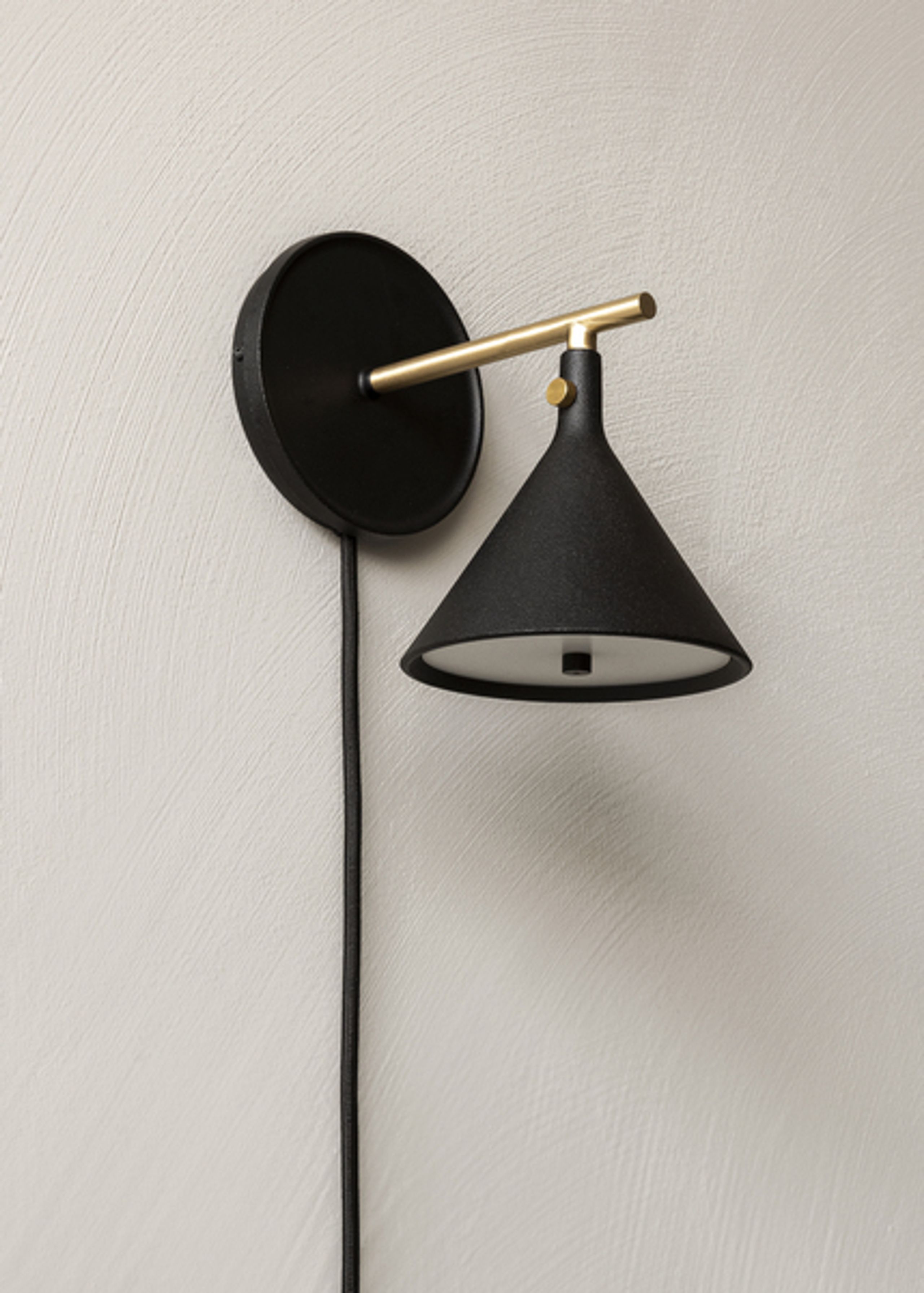 MENU - Wall Lamp - Cast Sconce Wall Lamp - Black W. Diffuser, dimmer