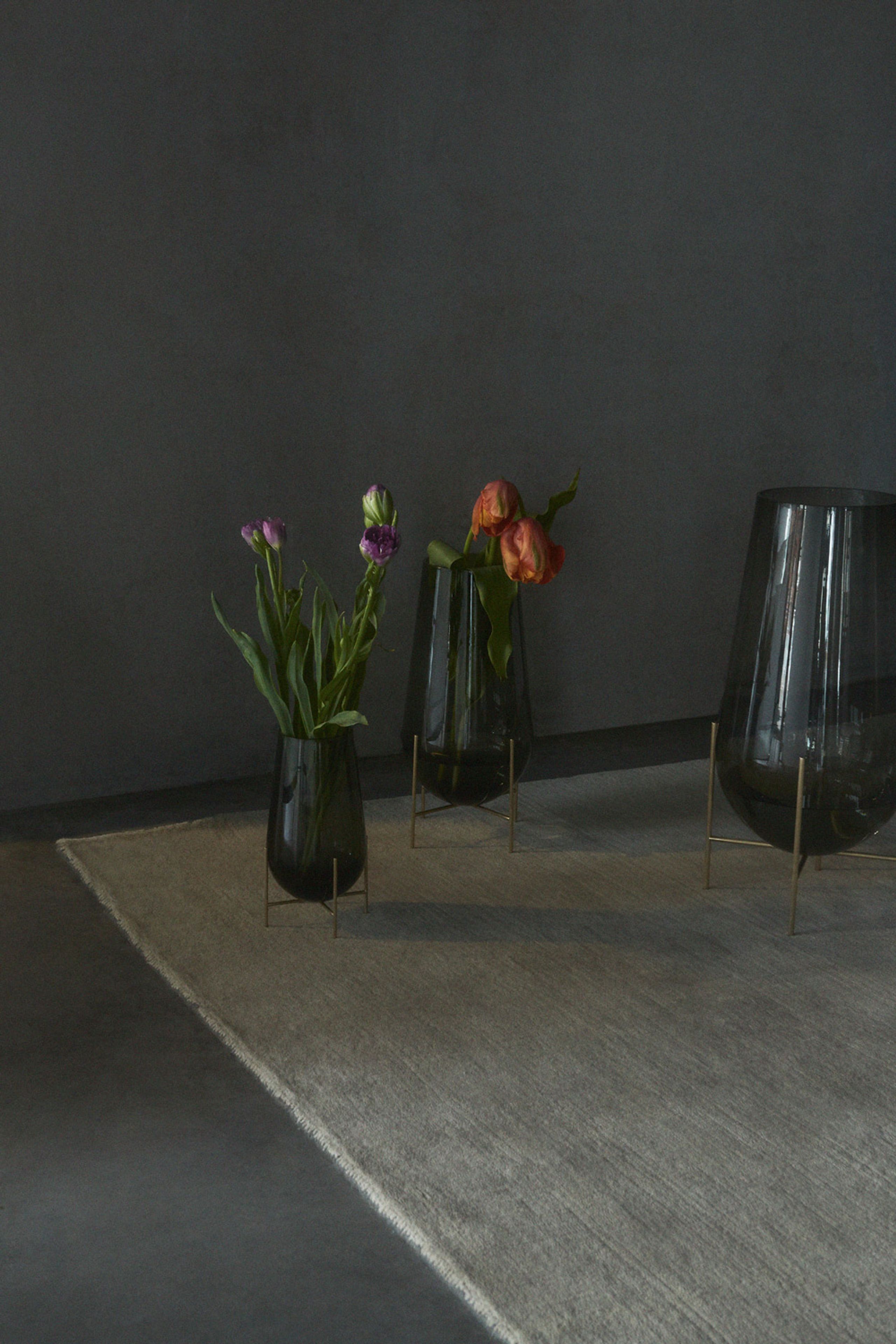 MENU - Maljakko - Èchasse Vase - Small - Smoked / Brushed Brass