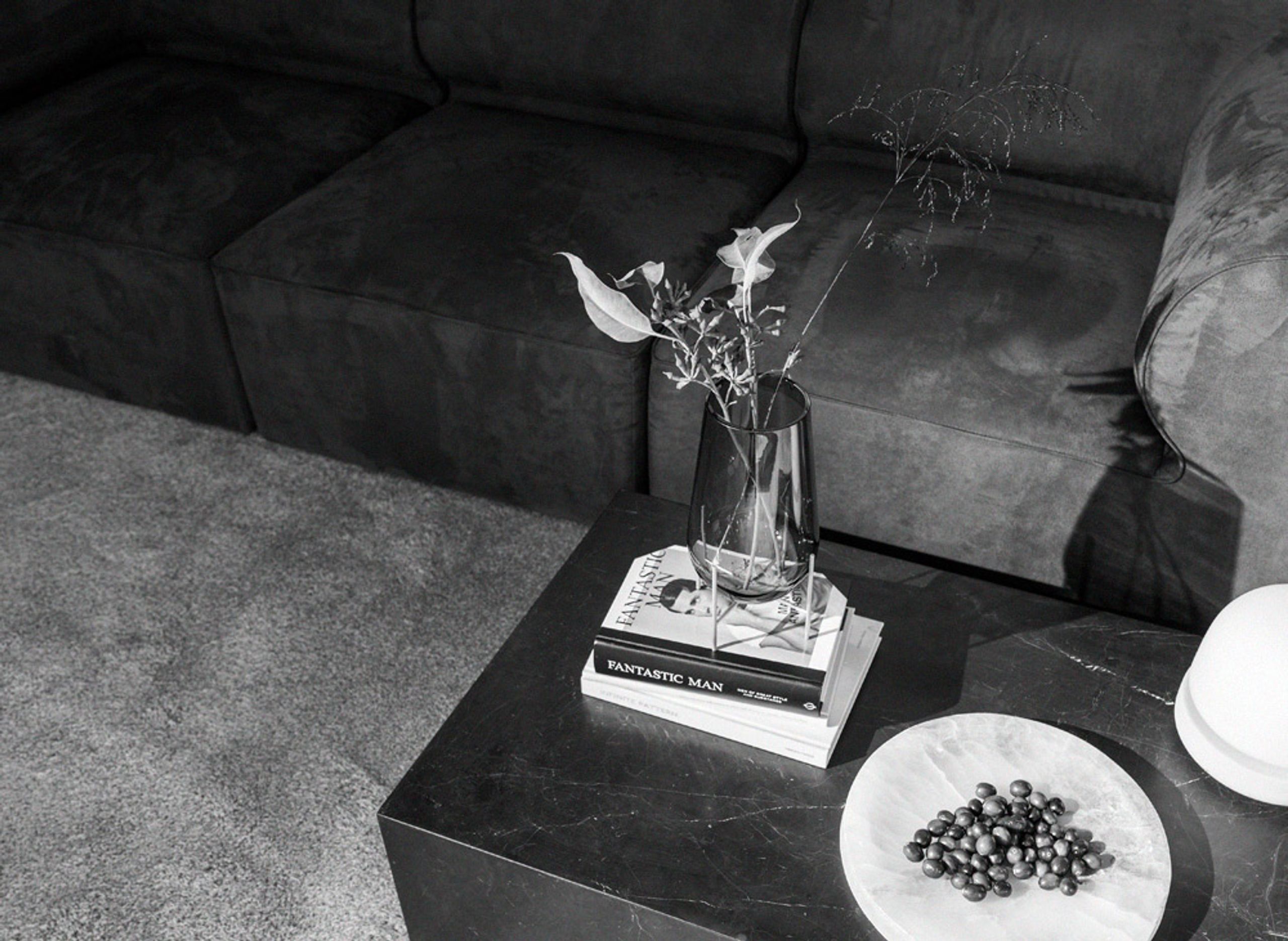 MENU - Maljakko - Èchasse Vase - Small - Smoked / Brushed Brass