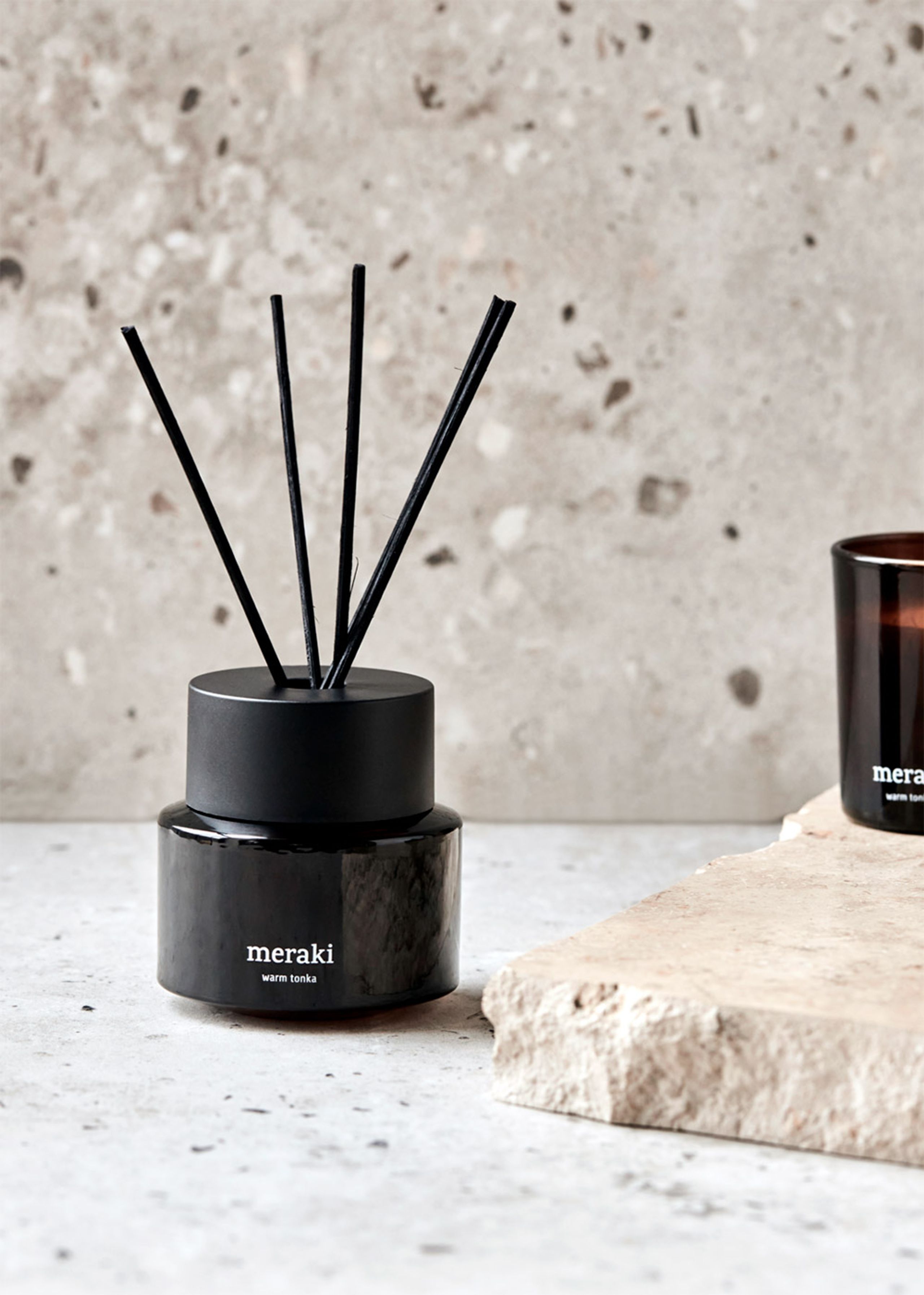 Meraki - Osvěžovač vůně - Scent freshener with sticks - Warm tonka, Brown