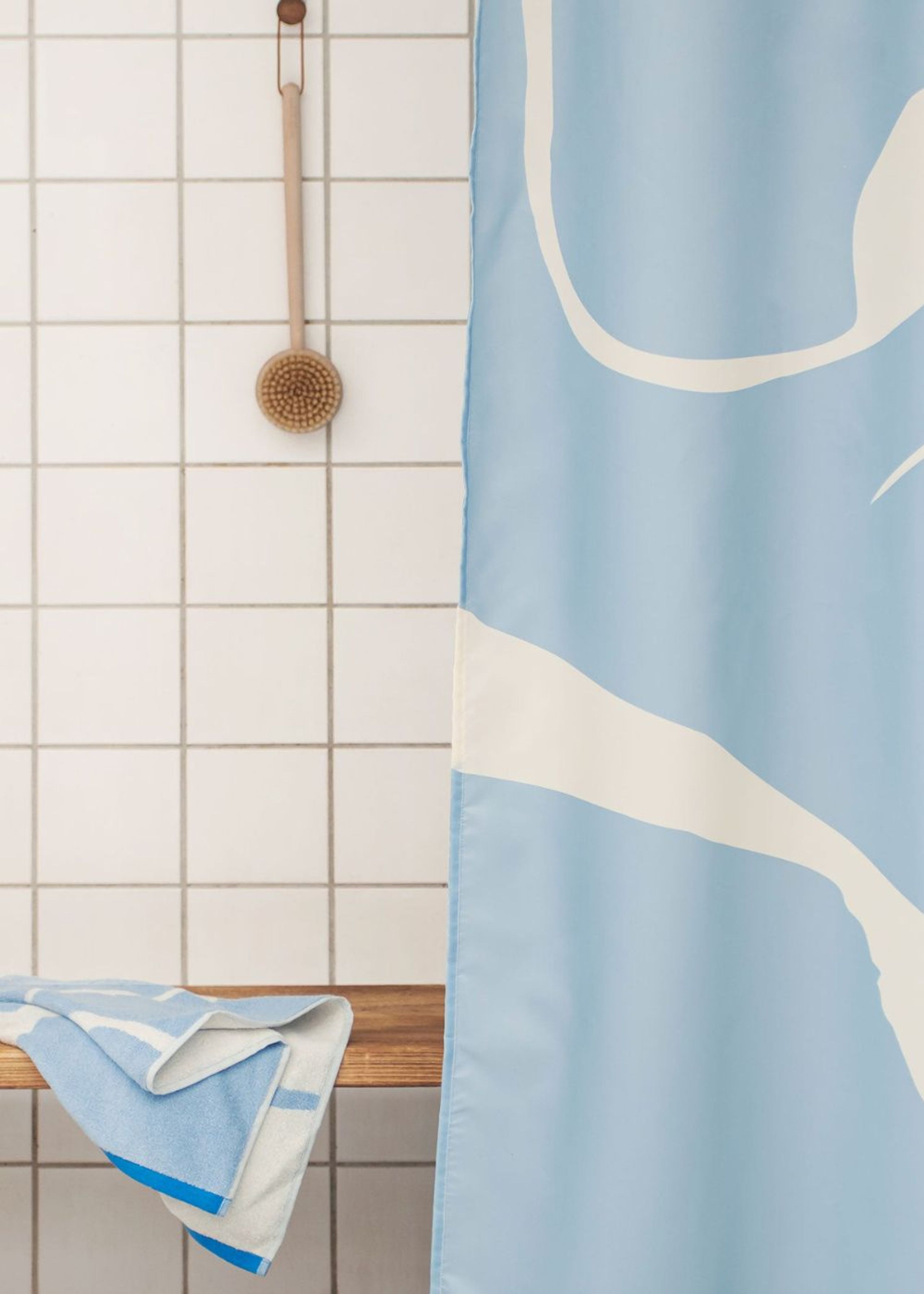 Mette Ditmer - Badeforhæng - NOVA ARTE Shower Curtain - Light Blue / Off-White