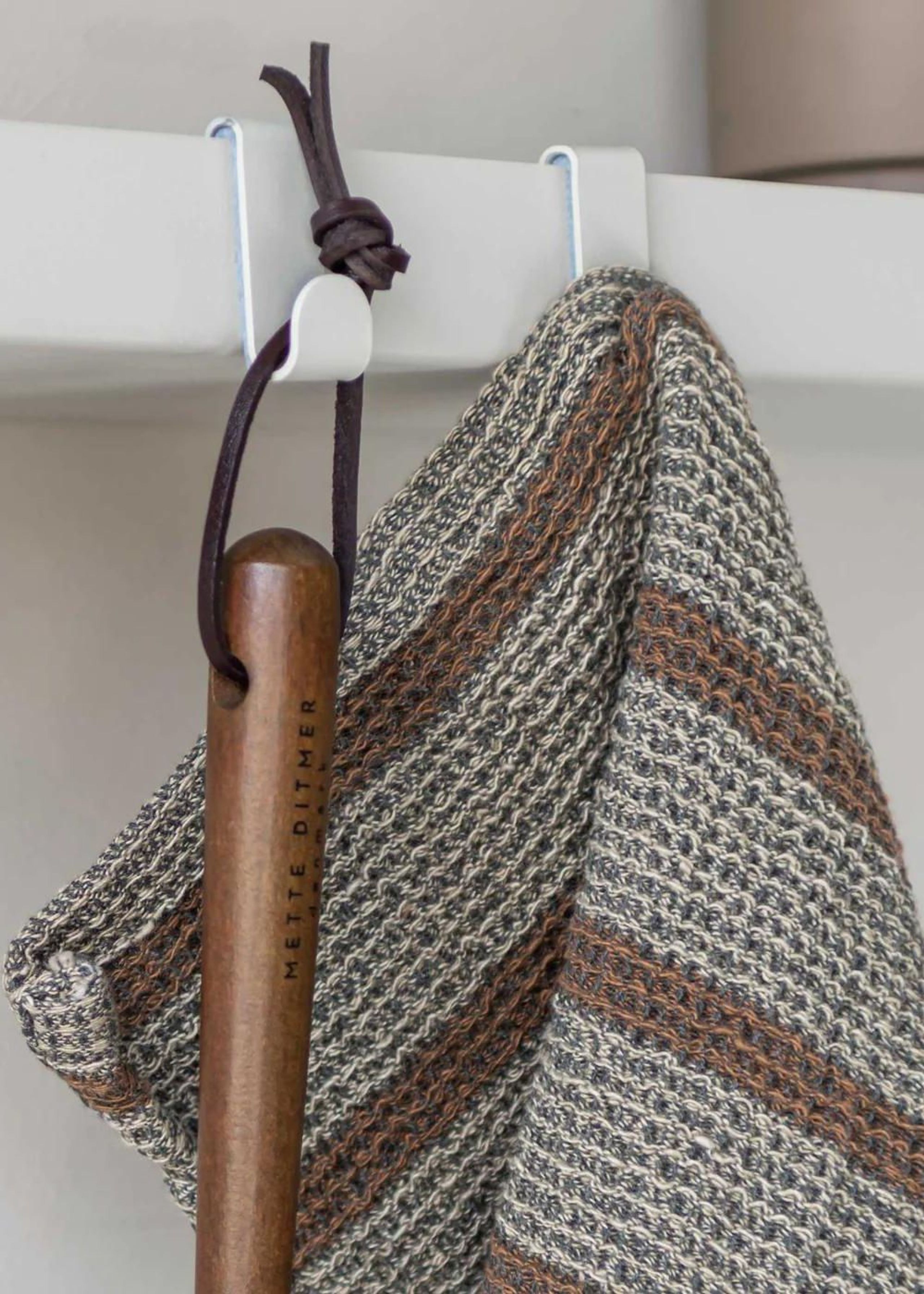 Mette Ditmer - Knager - CARRY Hooks, 4-pack - Sand grey