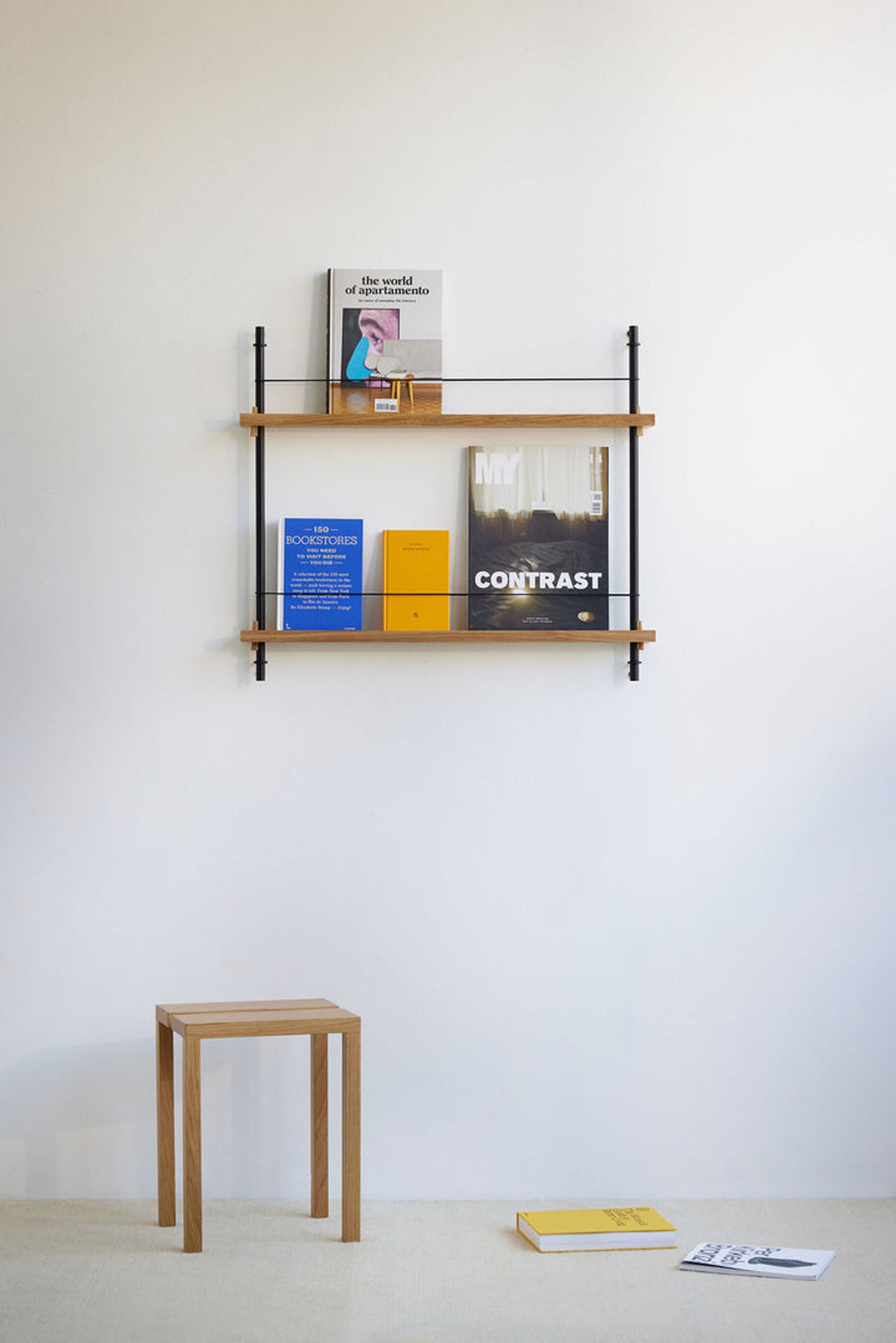 MOEBE - Držák na časopisy - Magazine Shelf - - Smoked Oak/Warm Grey