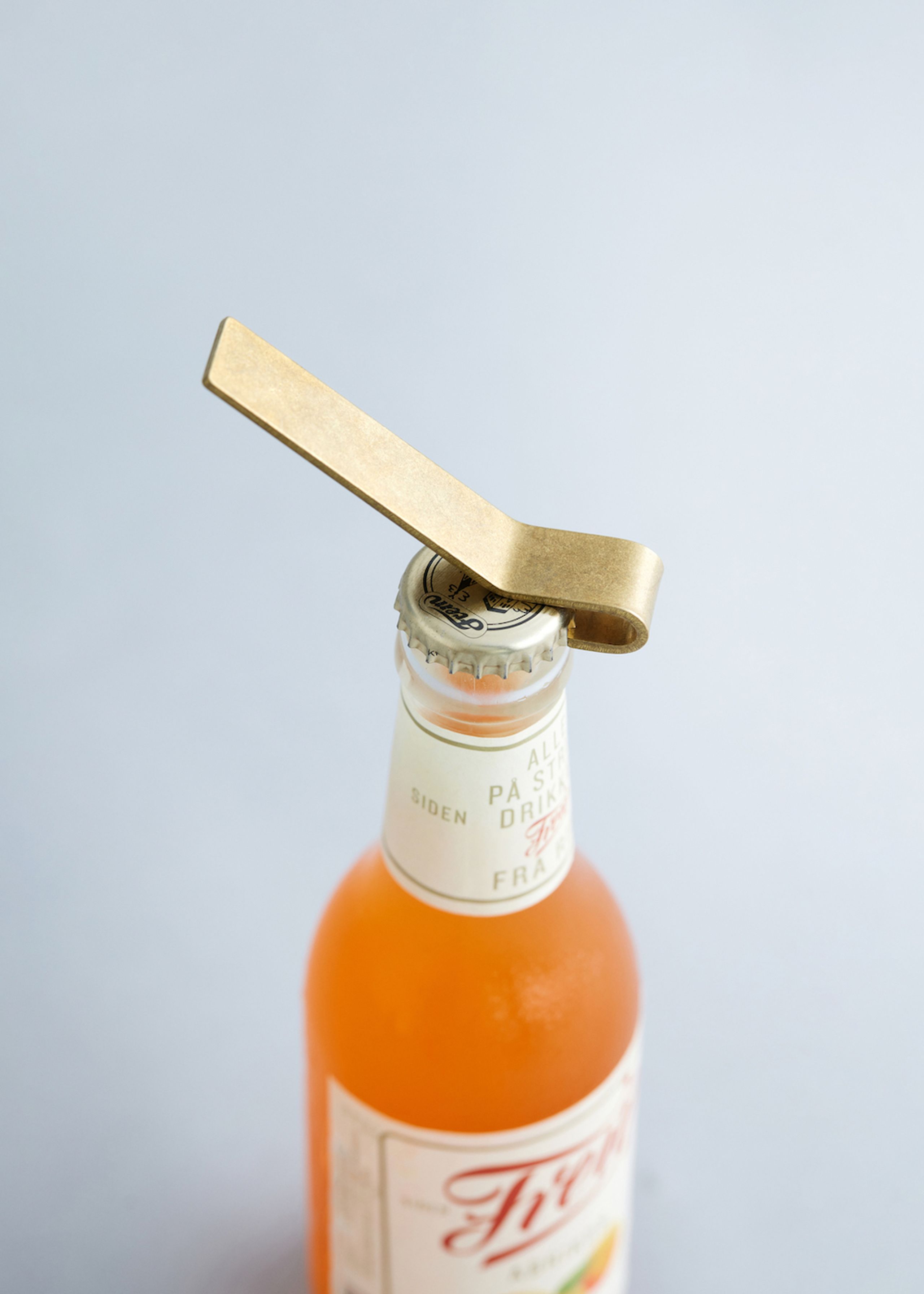 MOEBE - Flasköppnare - Bottle Opener - Brass