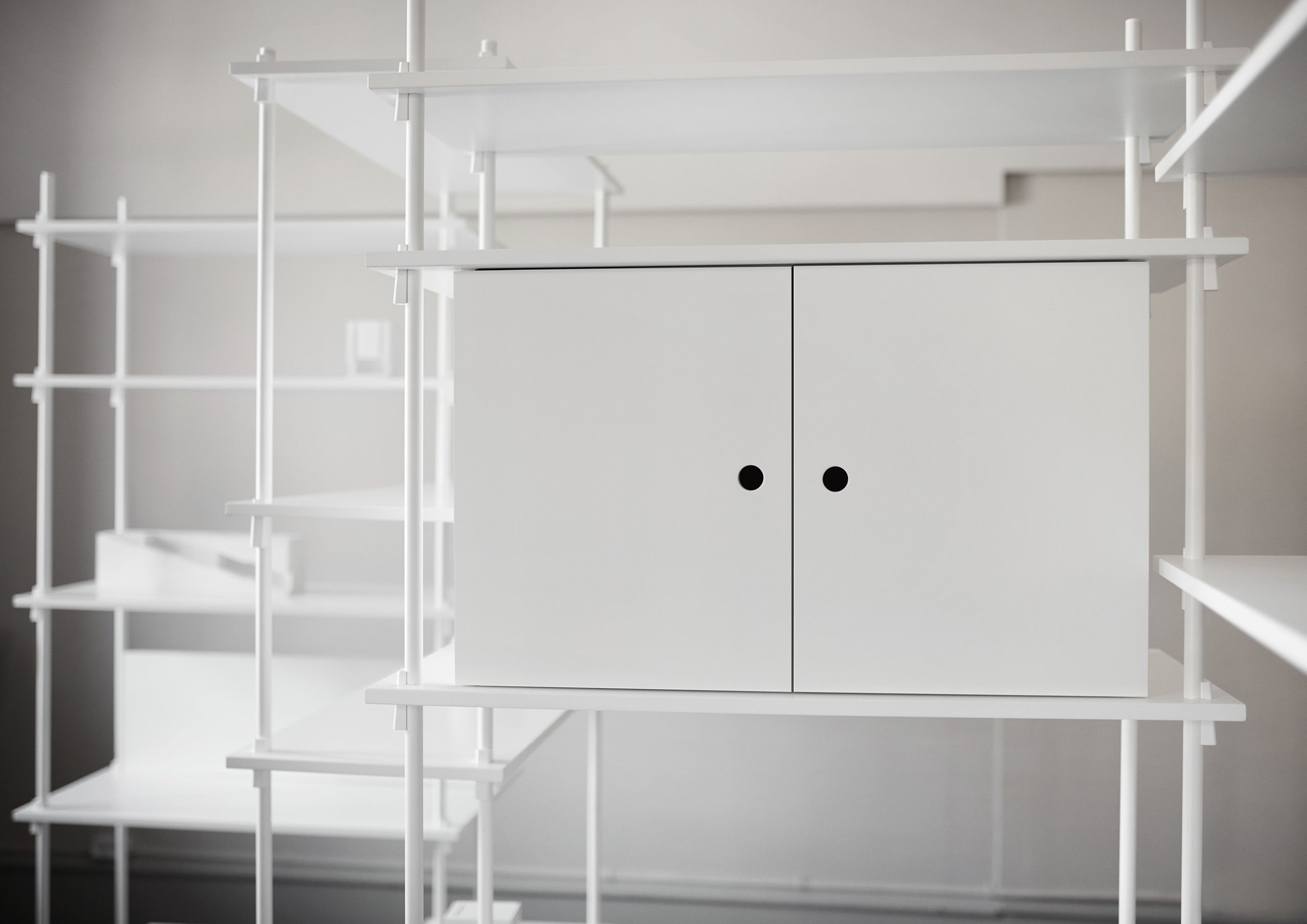 MOEBE - Display - Shelving system - S.85.1.A - Oak / Pine Green