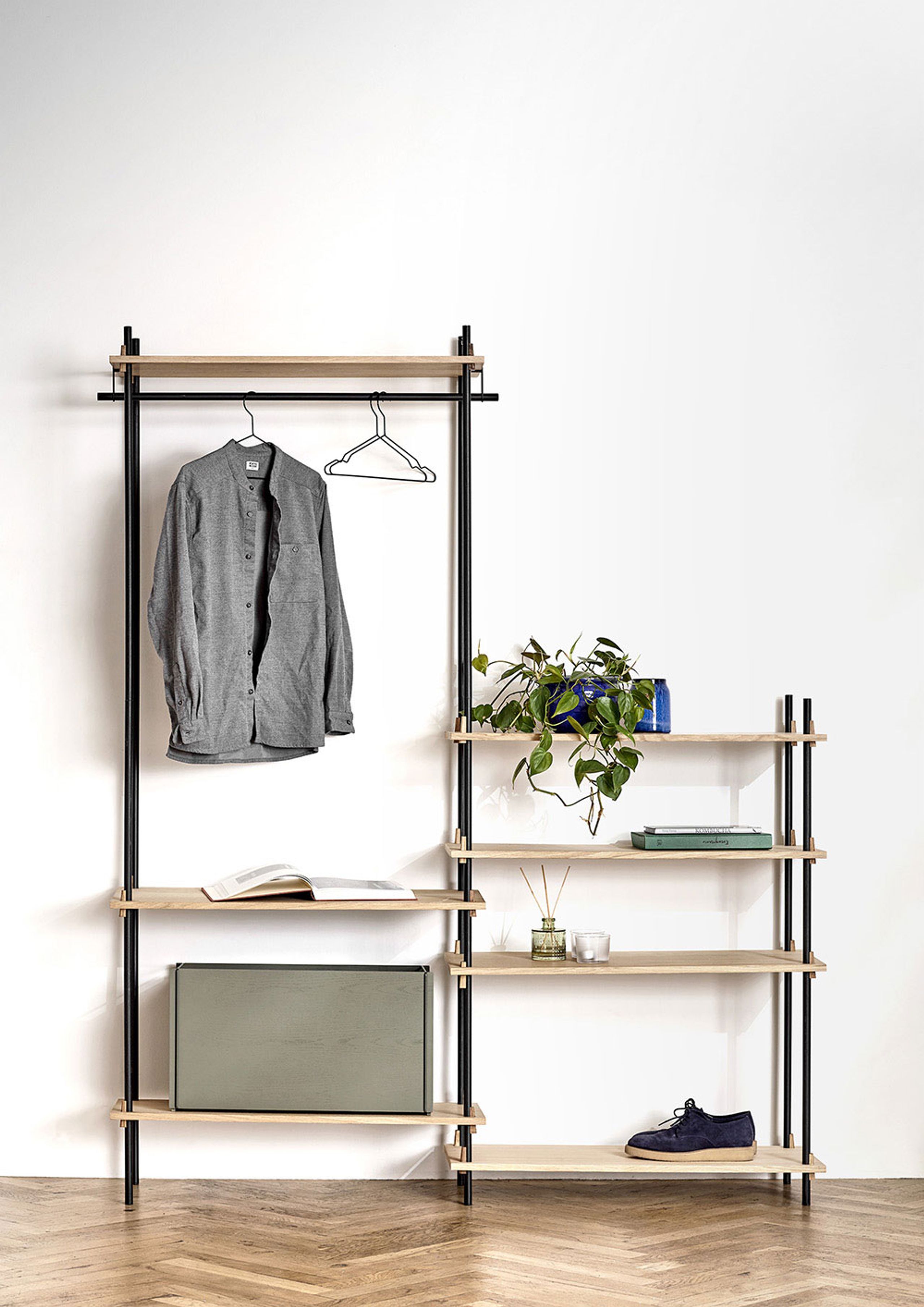 MOEBE - Reol - Shelving system - S.200.1.F - Røget Egetræ / Sort