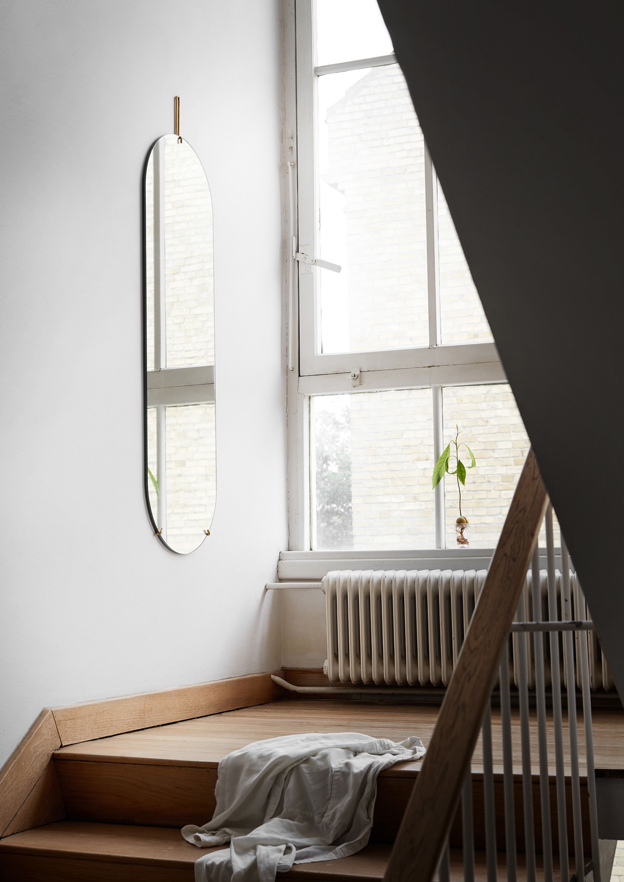 MOEBE - Zrcadlo - Wall Mirror - Ø70 - Brass