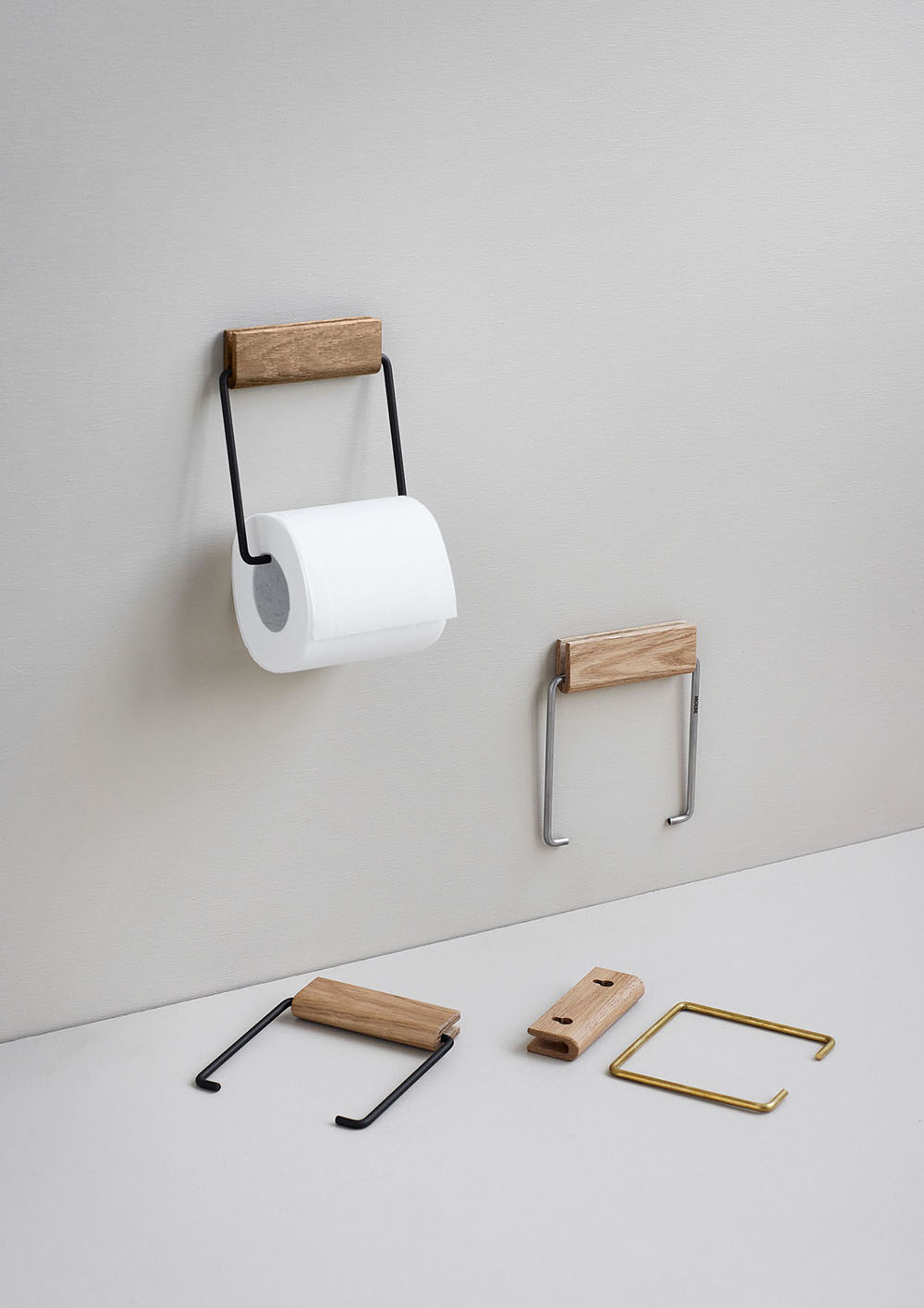 MOEBE - Toilettenpapierhalter - Toilet Roll Holder - Oak/Black