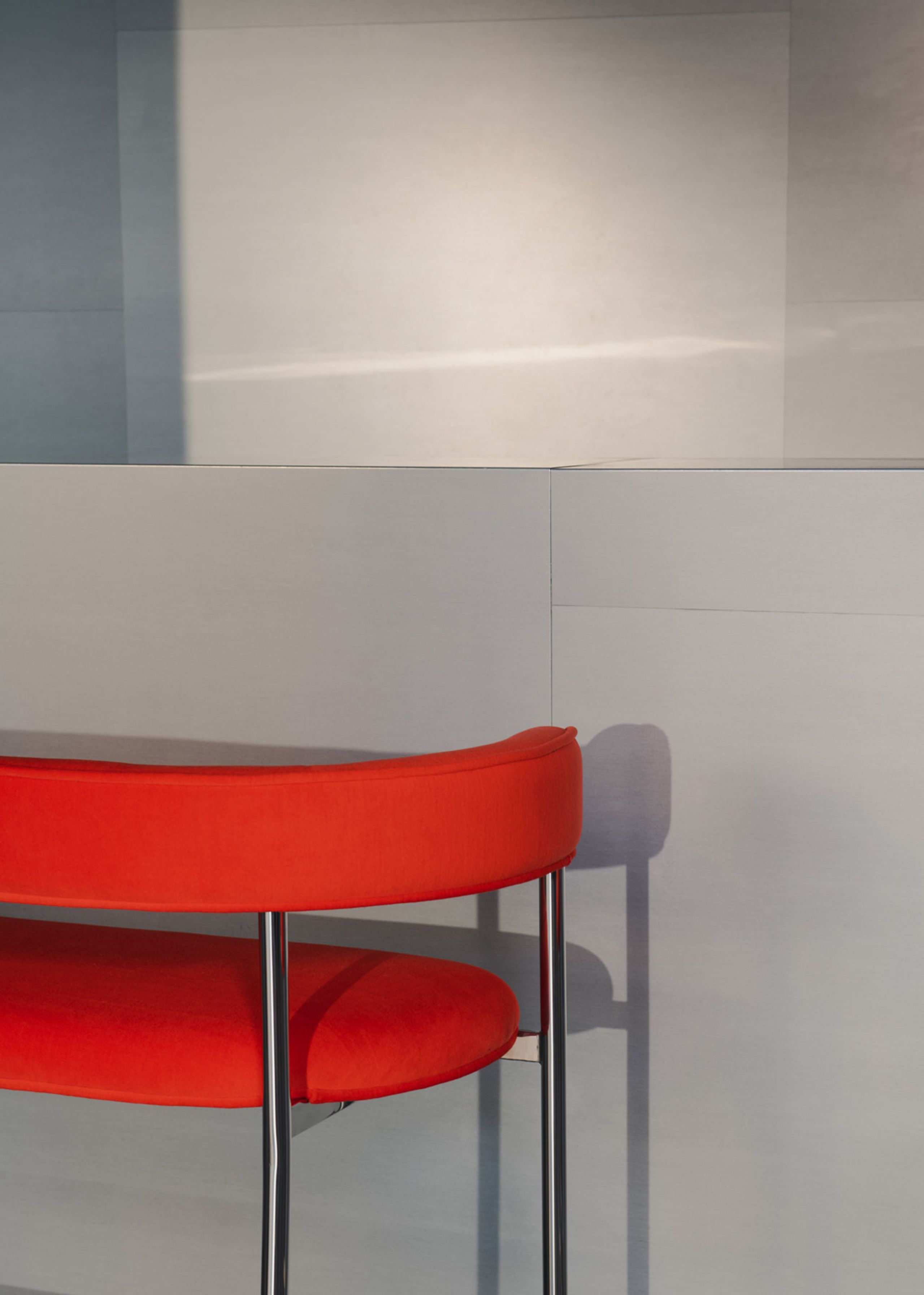 Møbel Copenhagen - 2 Person Sofa - Font Bar Sofa - Red Orange Gentle 553 - Polished Steel Frame