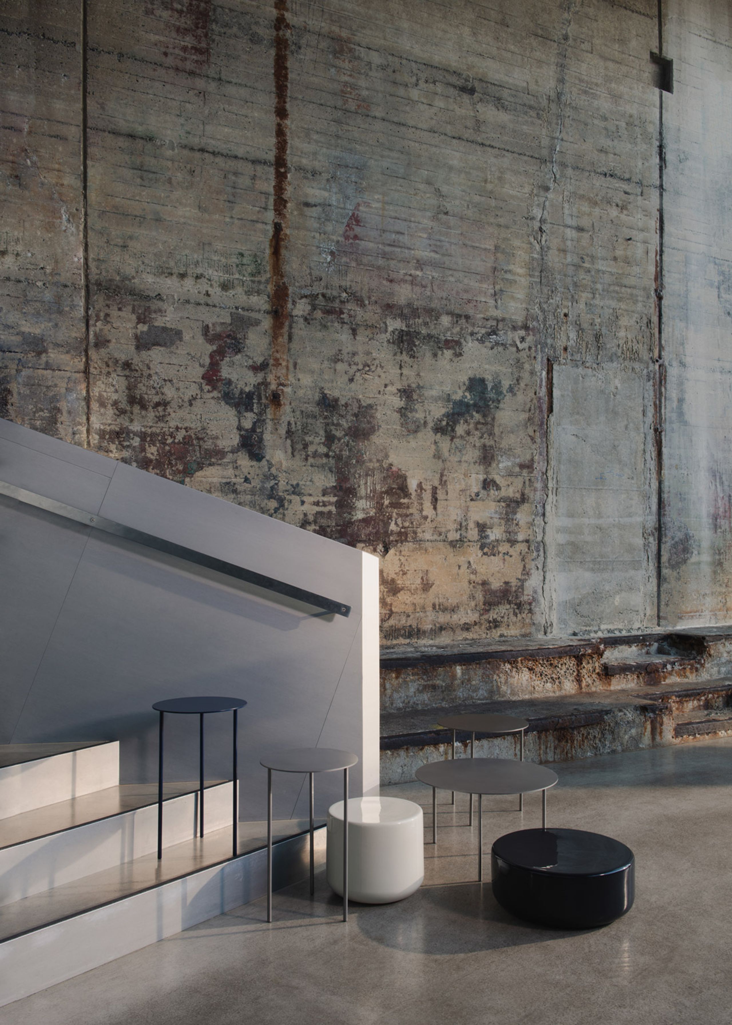 Møbel Copenhagen - Table d'appoint - Pair Table - Metal: Sandblasted / Ceramic: Light Ivory - Small