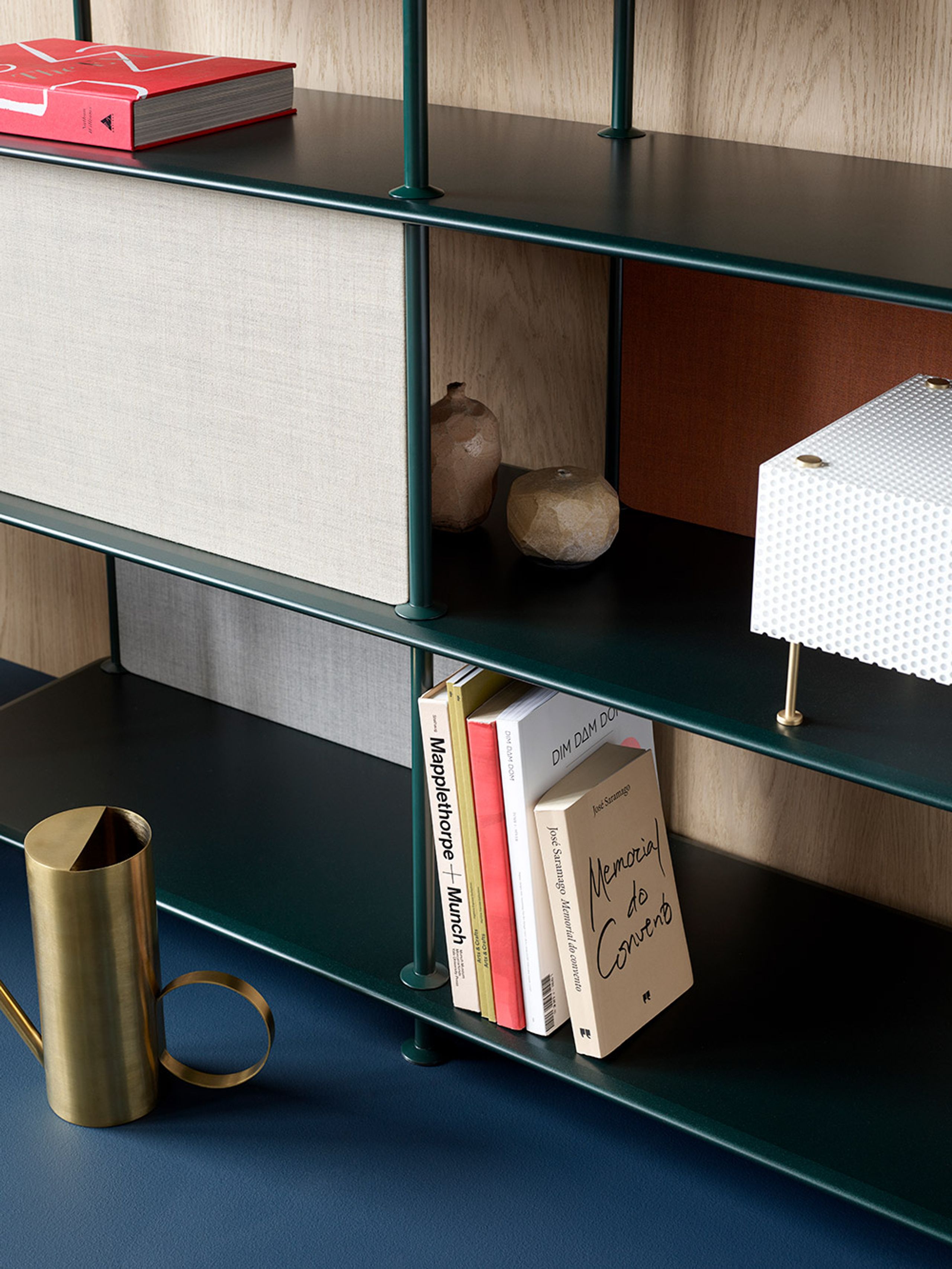 Montana - Display - Montana Free 522100 - New White