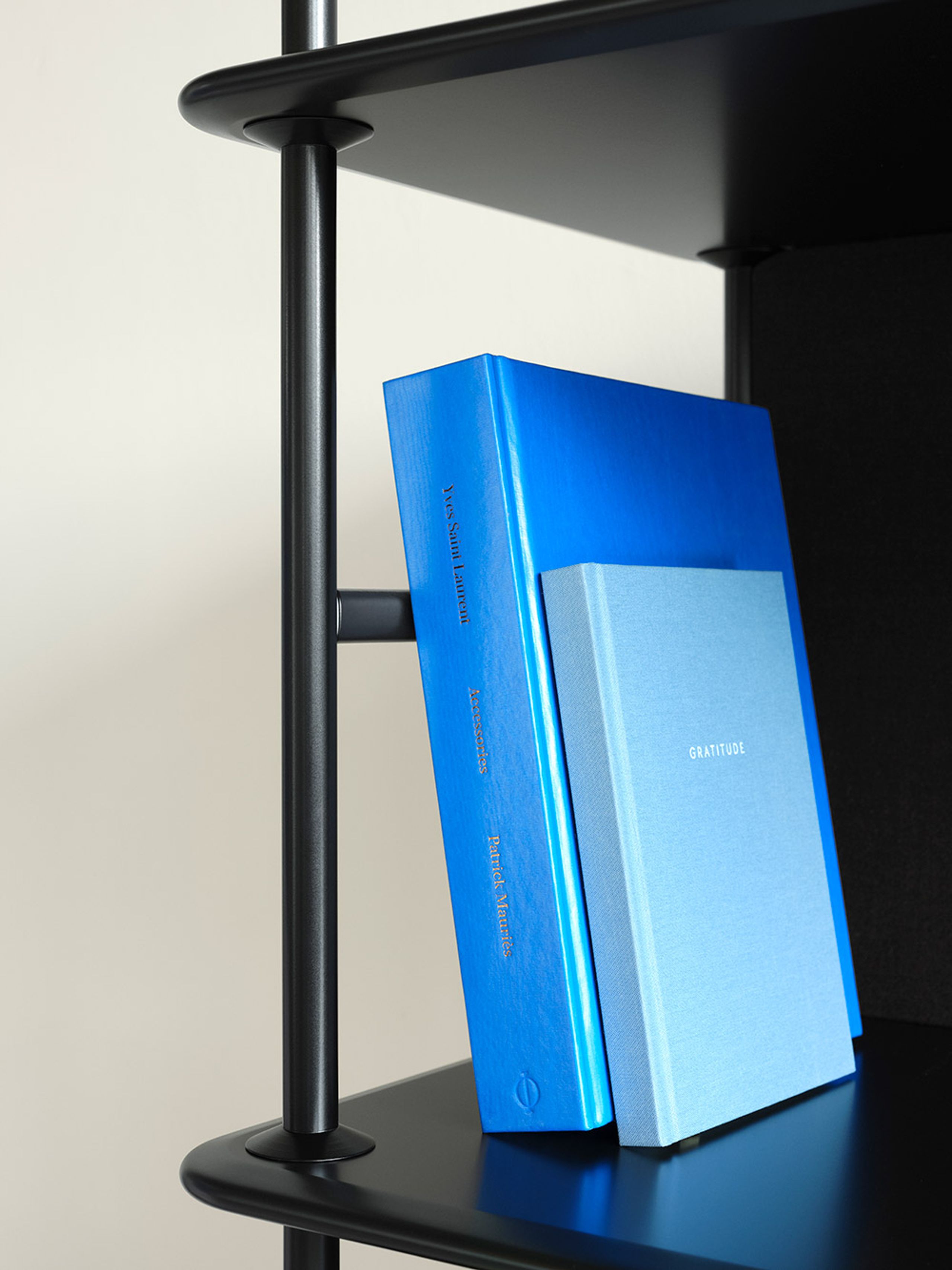 Montana - Display - Montana Free 522100 - New White