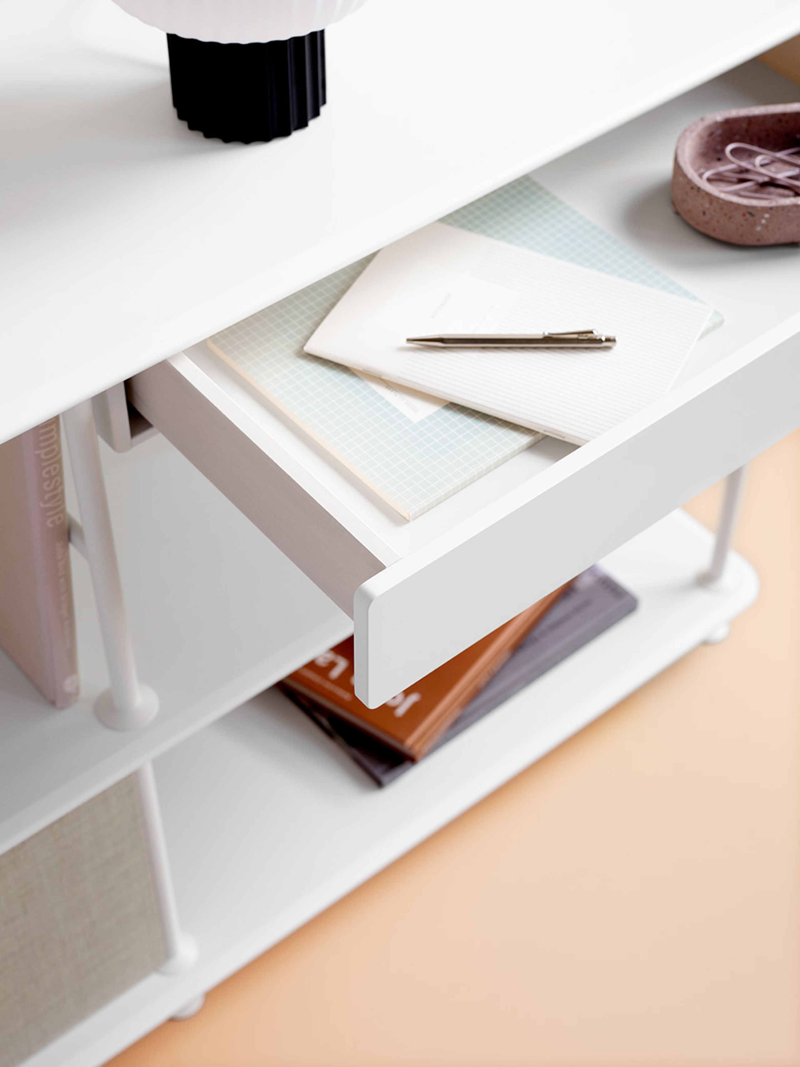 Montana - Display - Montana Free 522100 - New White