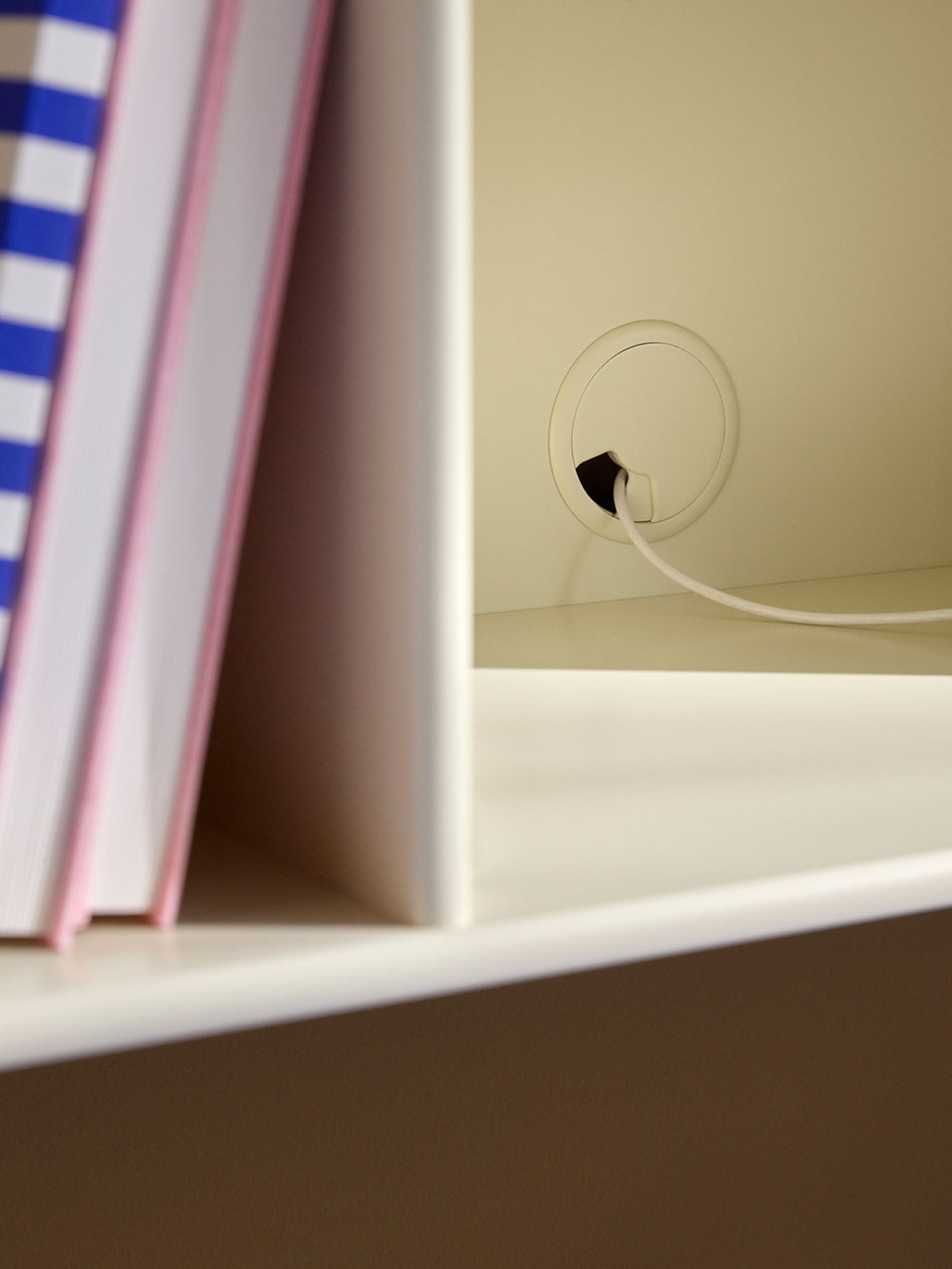 Montana - Estante - OCTAVE VII TV bench - Legs: 195 Brass - 160 Balsamic