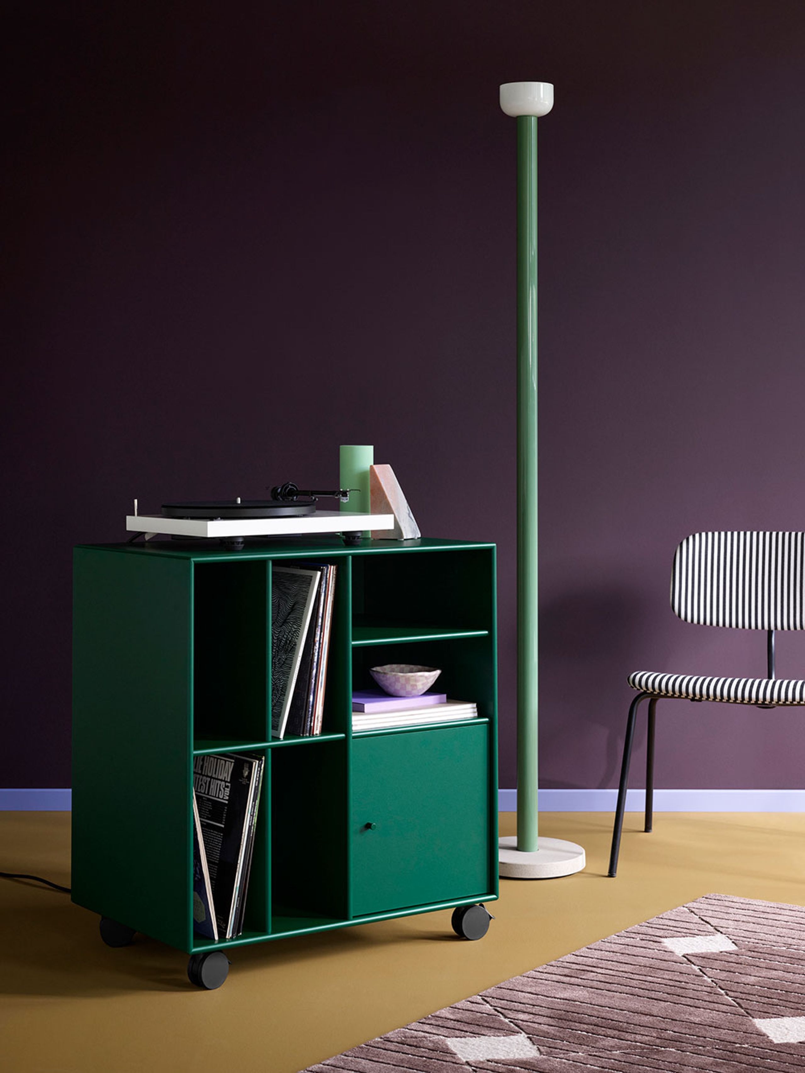 Montana - Shelf - SPIN II Vinyl Storage - Legs: 195 Brass - 156 Oyster