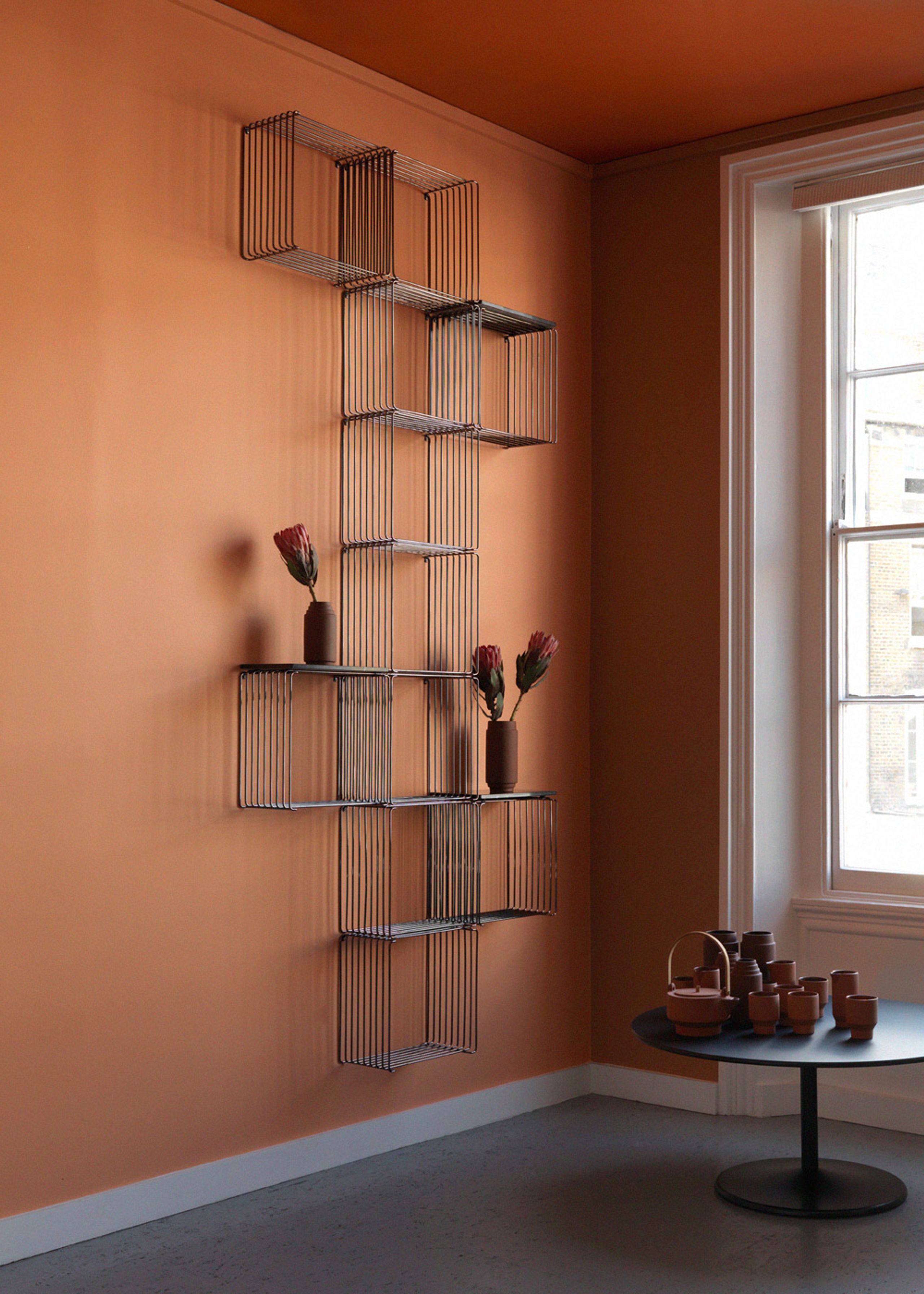 Montana - Display - Panton Wire / Single - Top Panel - Smoked Glass - D18.8