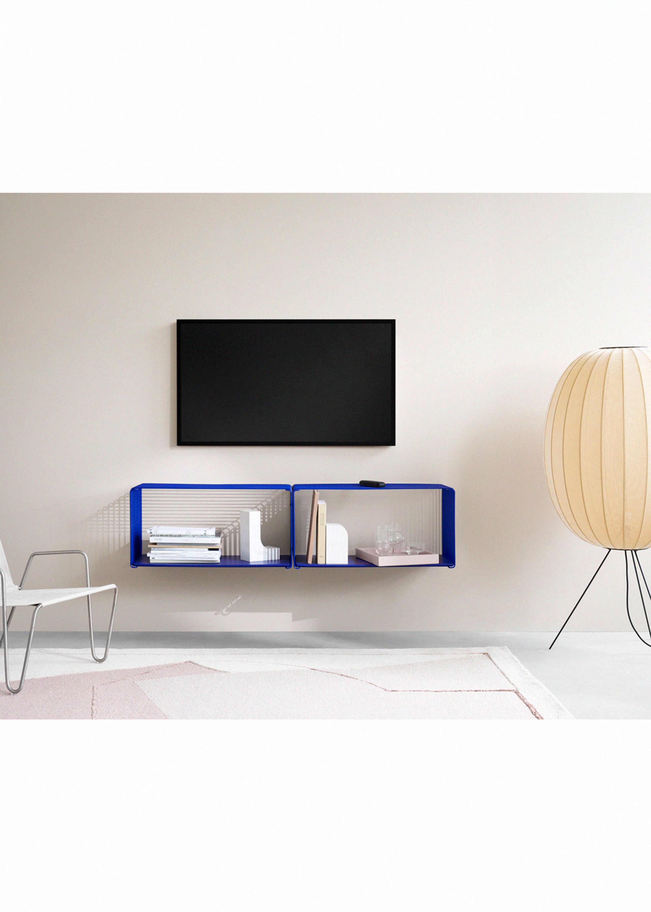 Montana - Display - Panton Wire / Single - Top Panel - Smoked Glass - D18.8