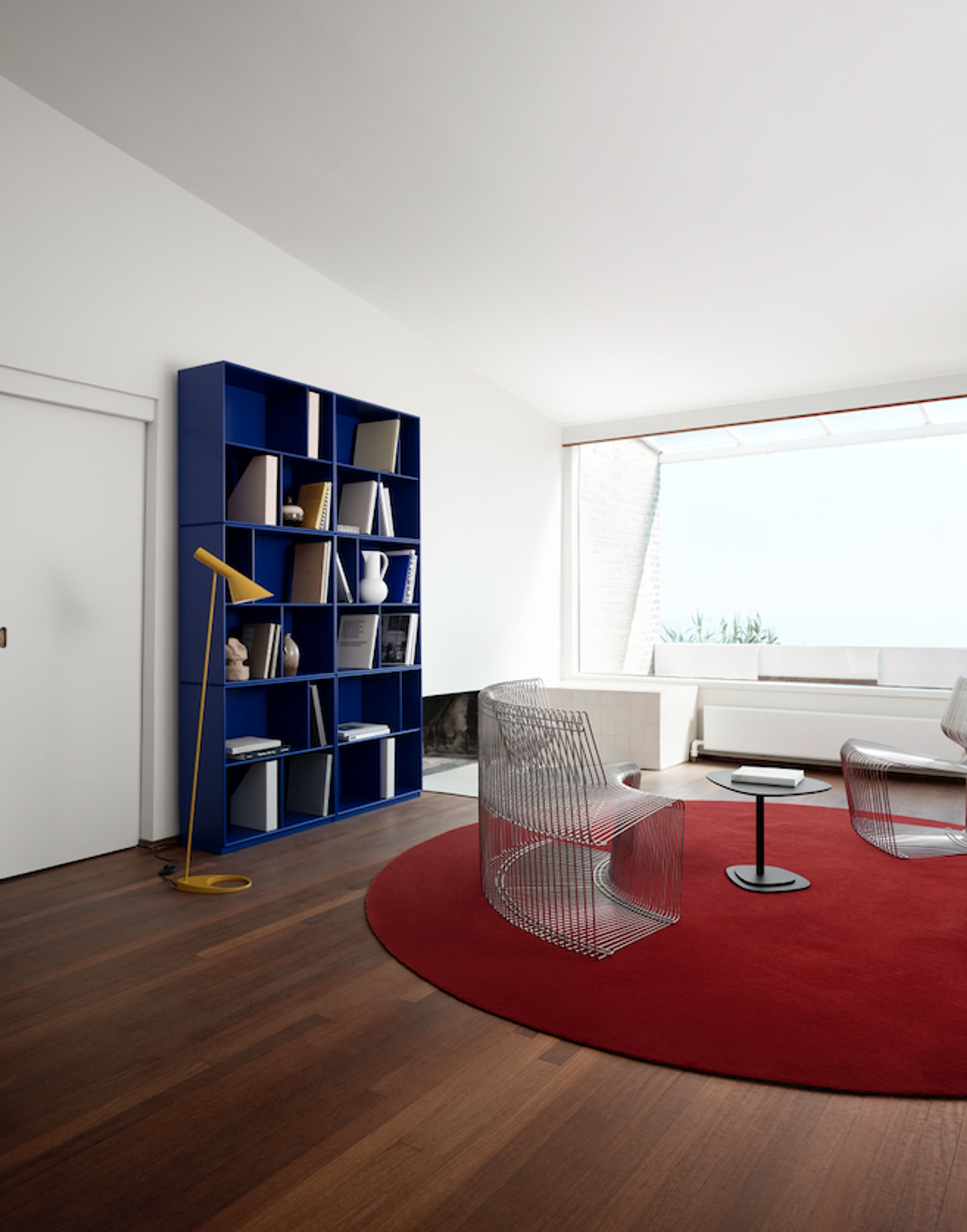 Montana - Display - READ - Plinth H7 - Coal