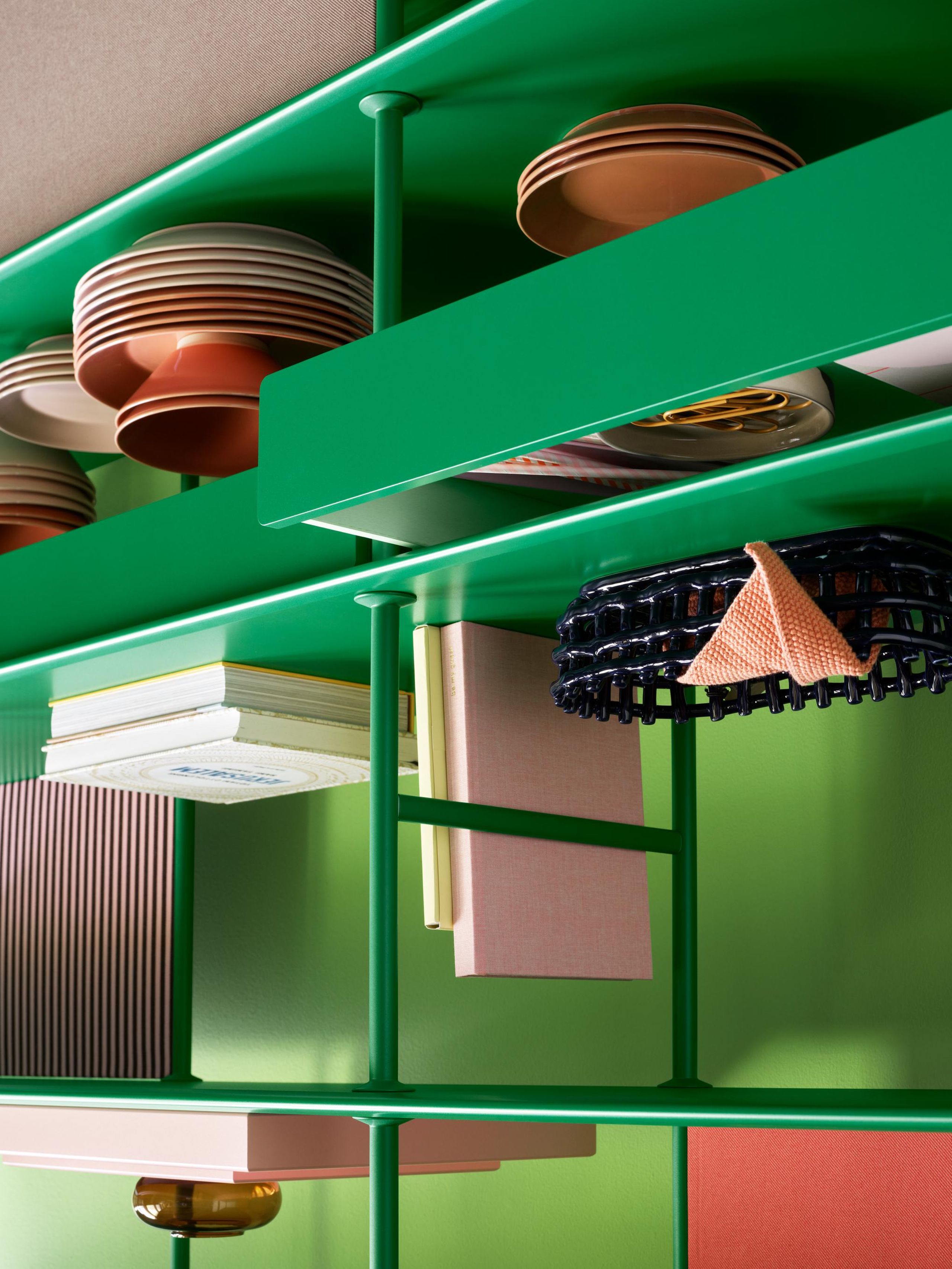 Montana - Shelving system - Montana Free 660000 - Frame: Black - 167-Ruby