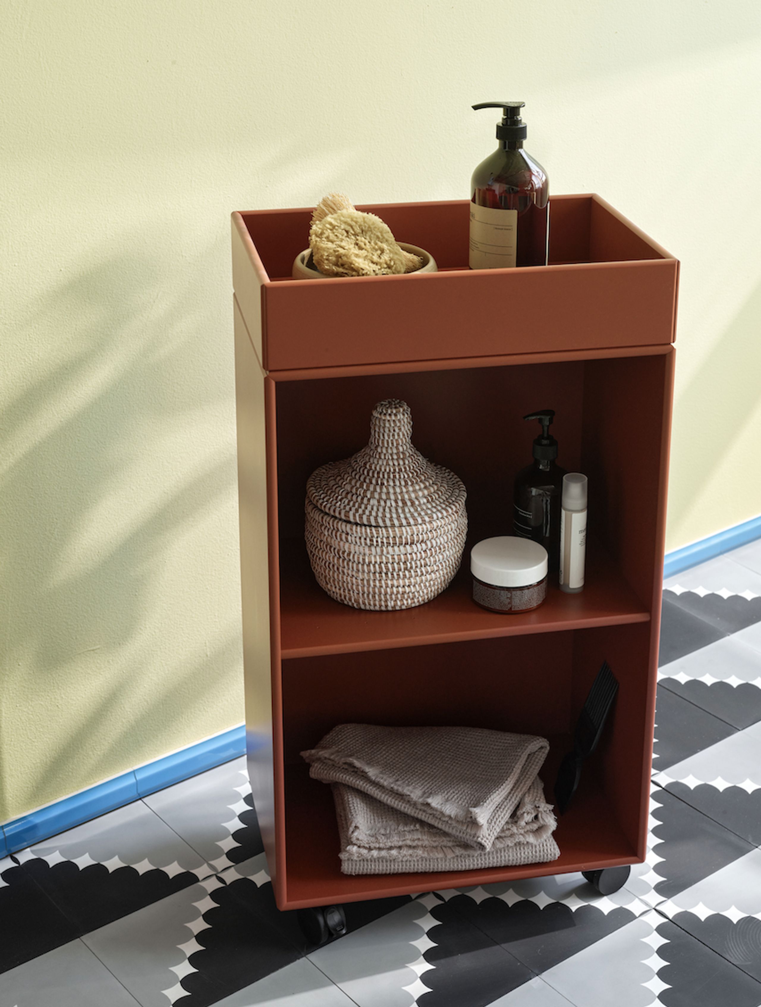 Montana - Trolley Table - PREPPY - on wheels - Beetroot