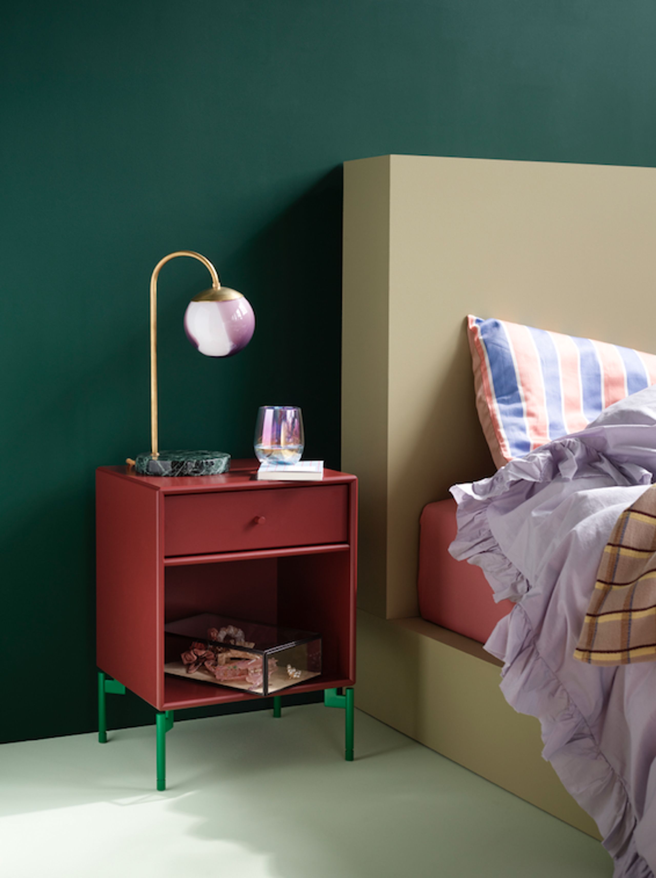 Montana - Sängbord - DREAM - With brass legs - White