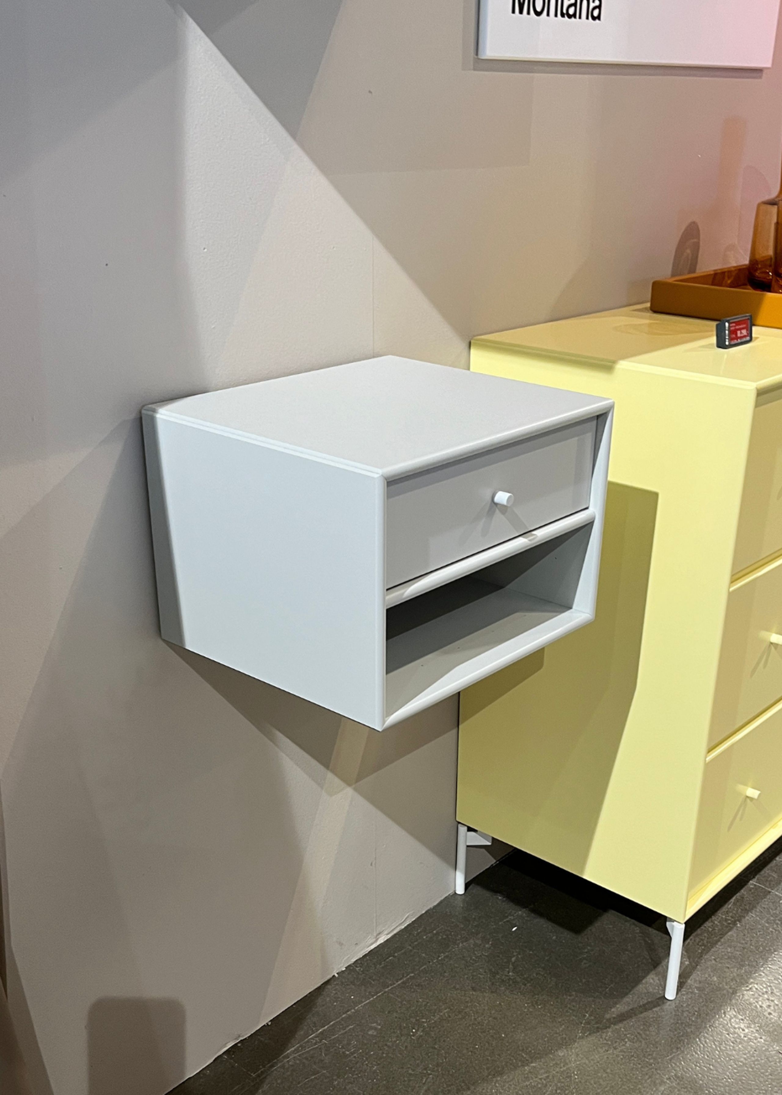 Montana - Noční stolek - DASH - Wall mounted - Nordic - Exhibition Model