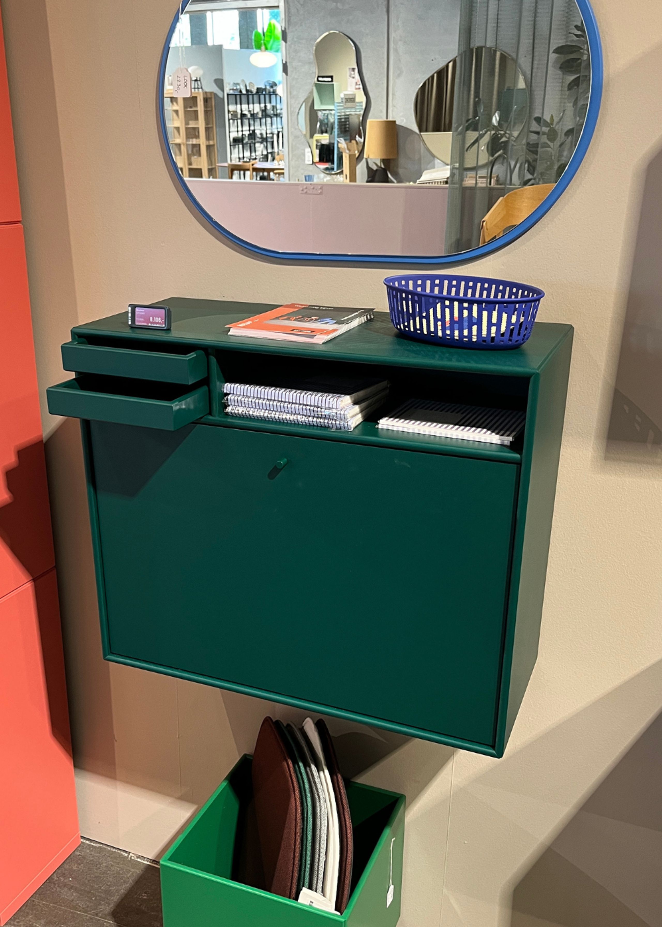 Montana - Skrivebord - STUDIO - Pine - Udstillingsmodel