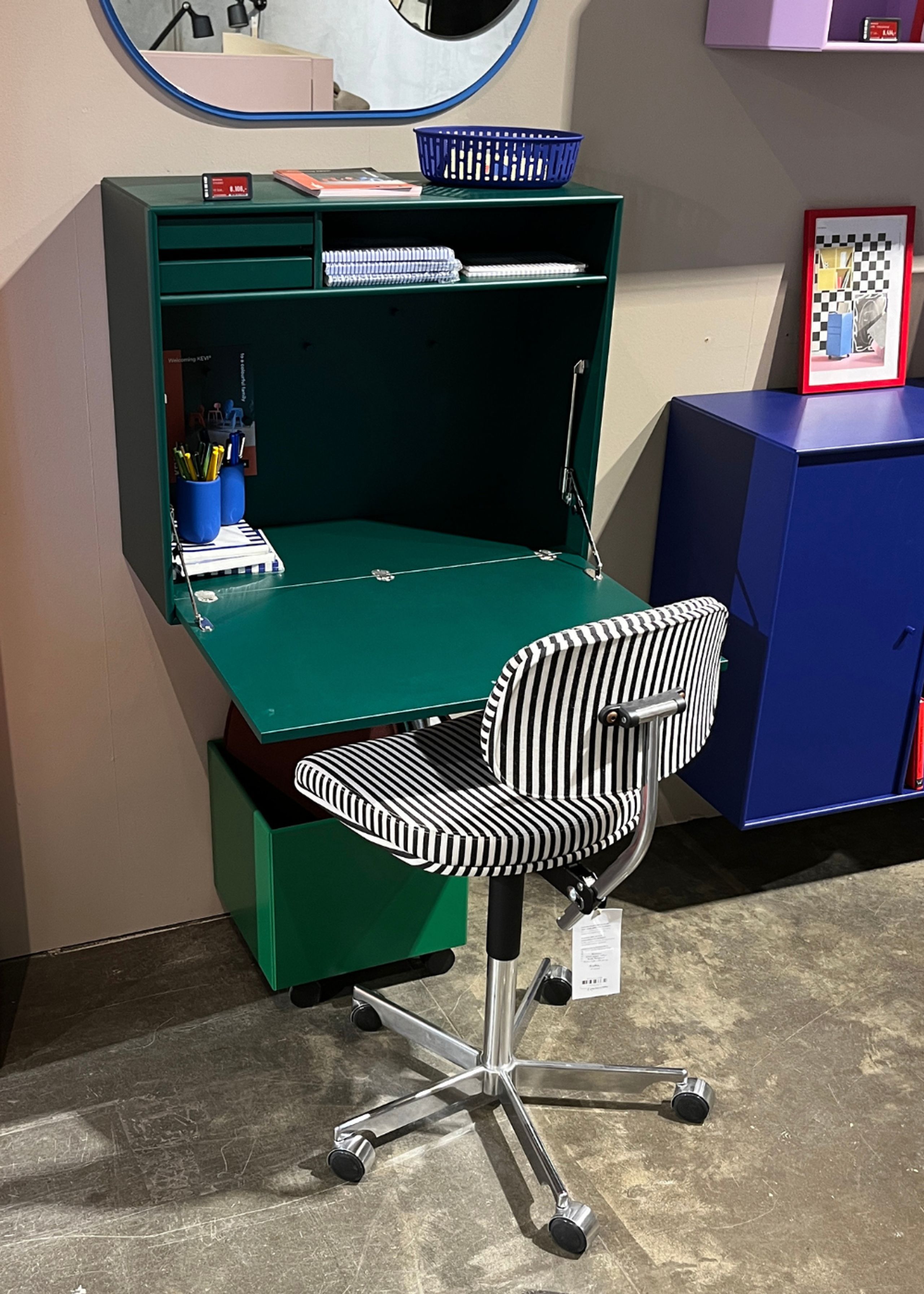 Montana - Skrivebord - STUDIO - Pine - Udstillingsmodel