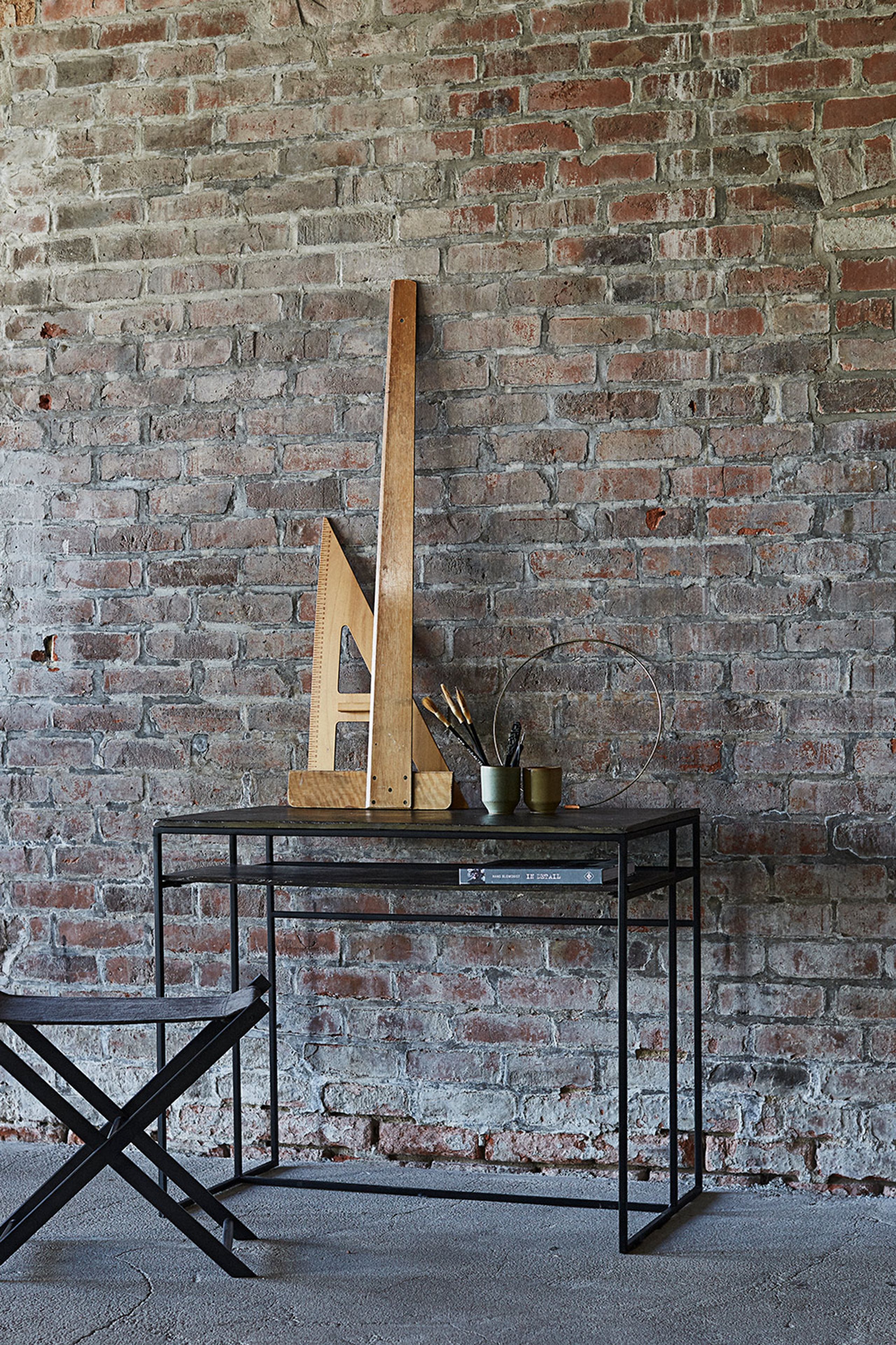 MUUBS - Skrivbord - Desk Hitch - Antique Brass / Black