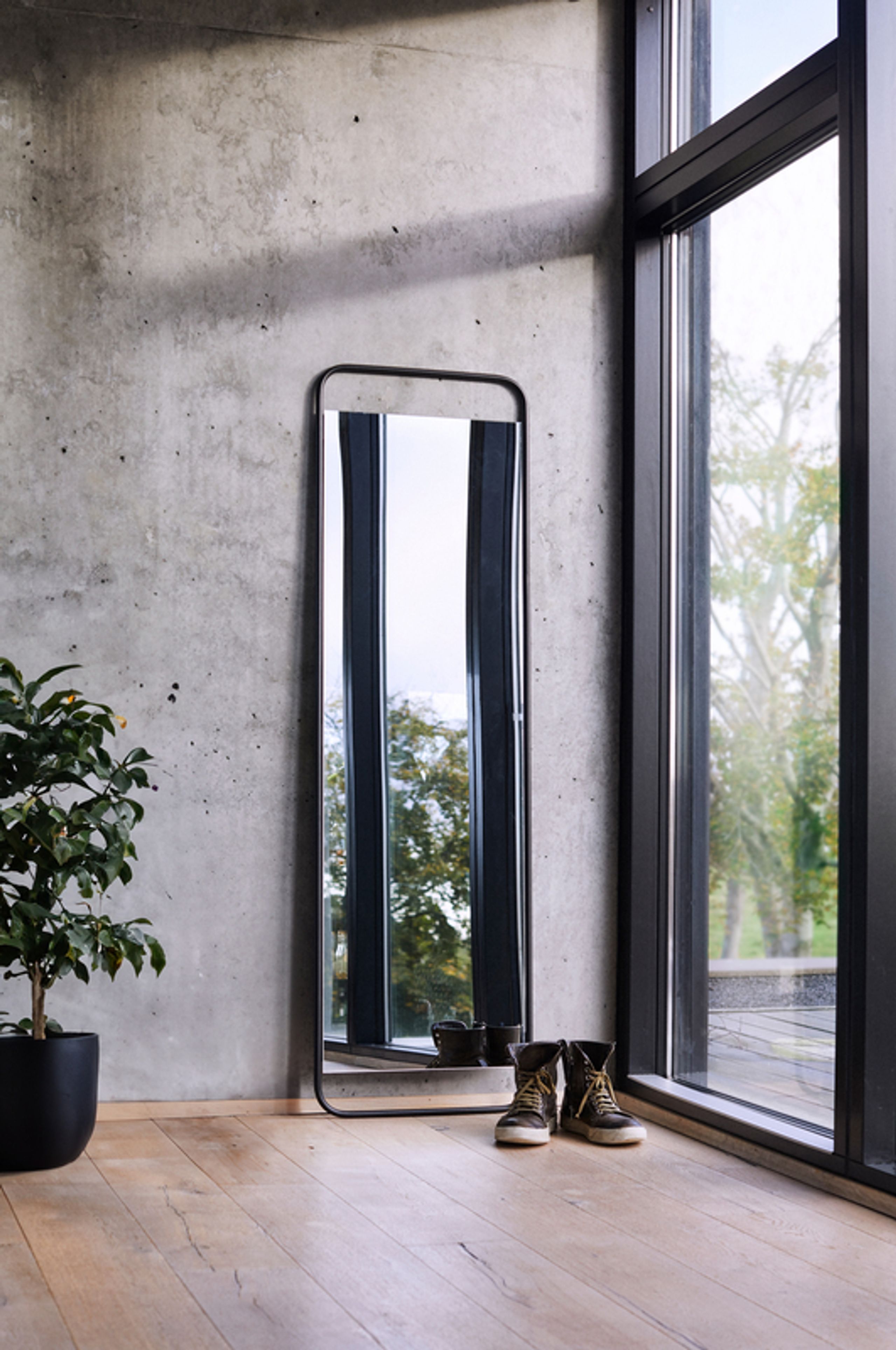 MUUBS - Mirror - Washington - Sort B49,5xH166xD1,5 cm