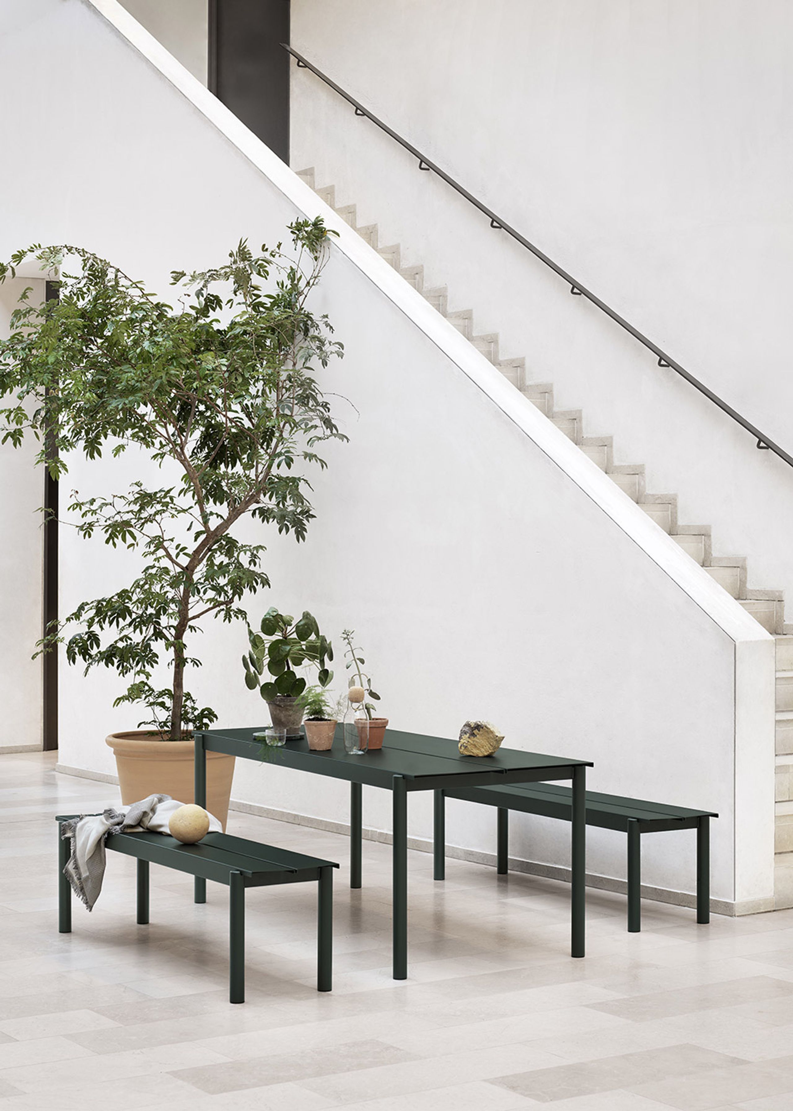 Muuto - Bank - Linear Steel Bench - Grey