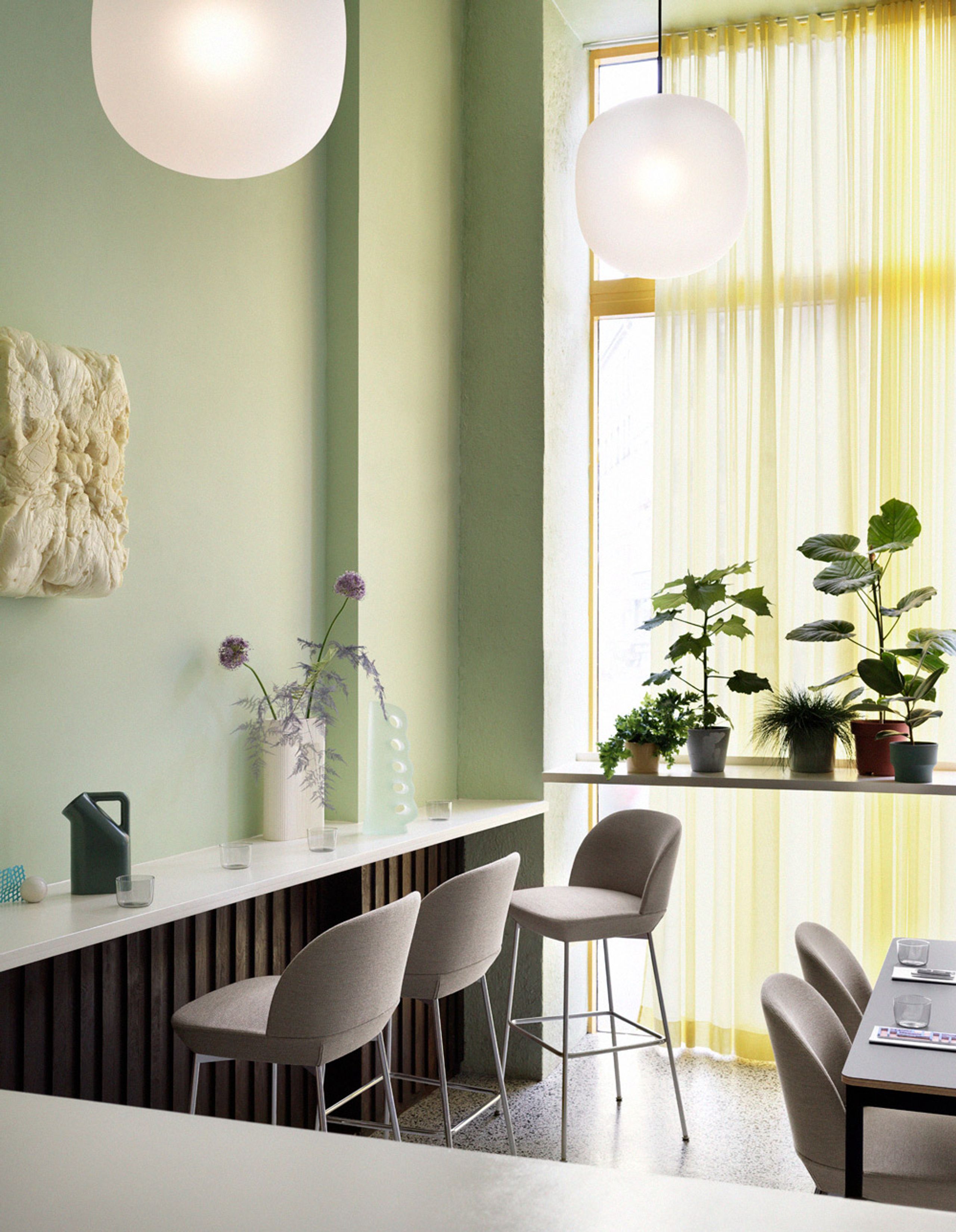 Muuto - Banco de bar - Oslo Bar Chair - Anthracite Black / Still 161